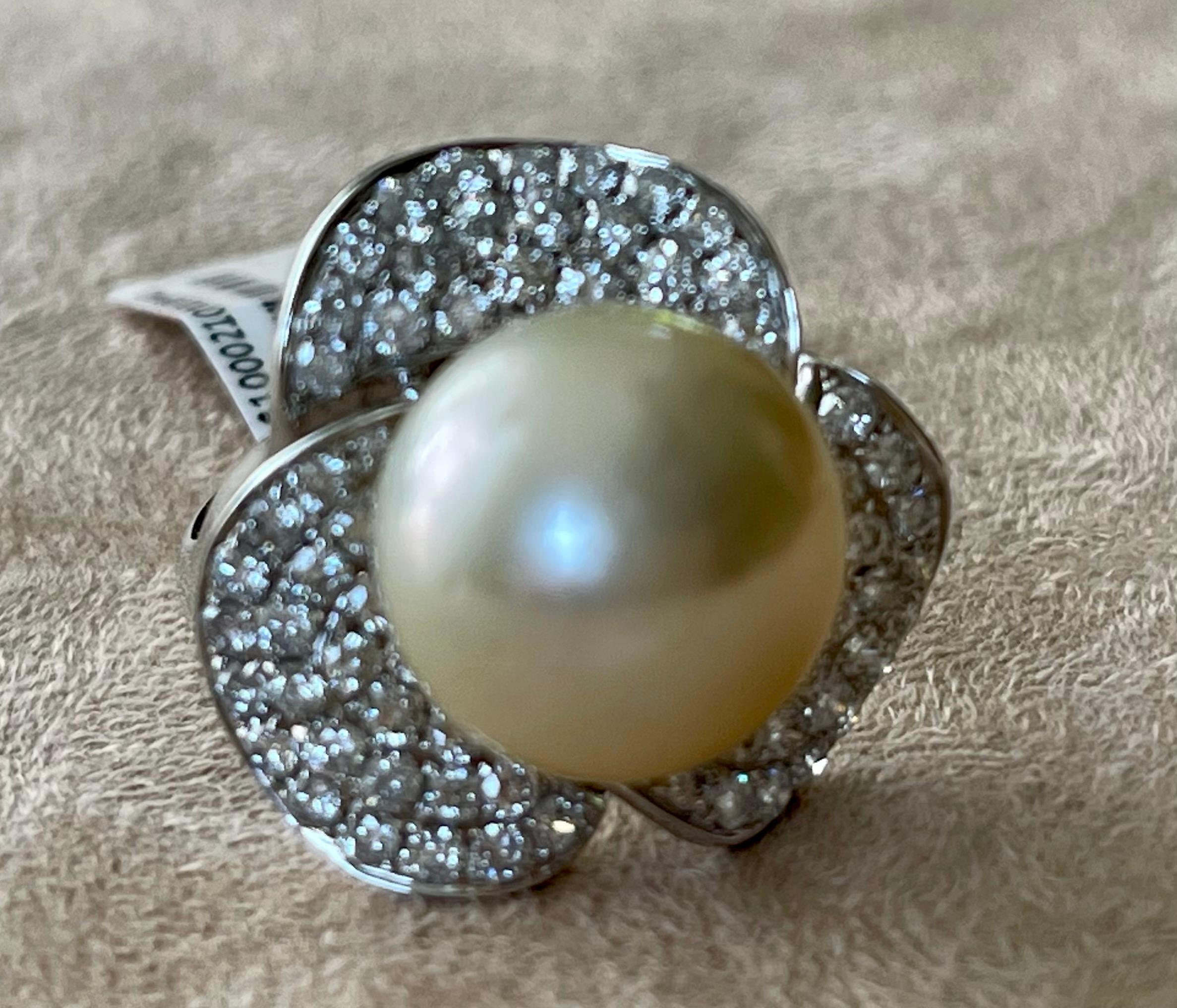 Brilliant Cut Elegant 18 K White Gold Cocktail Ring Southsea Pearl Diamonds For Sale