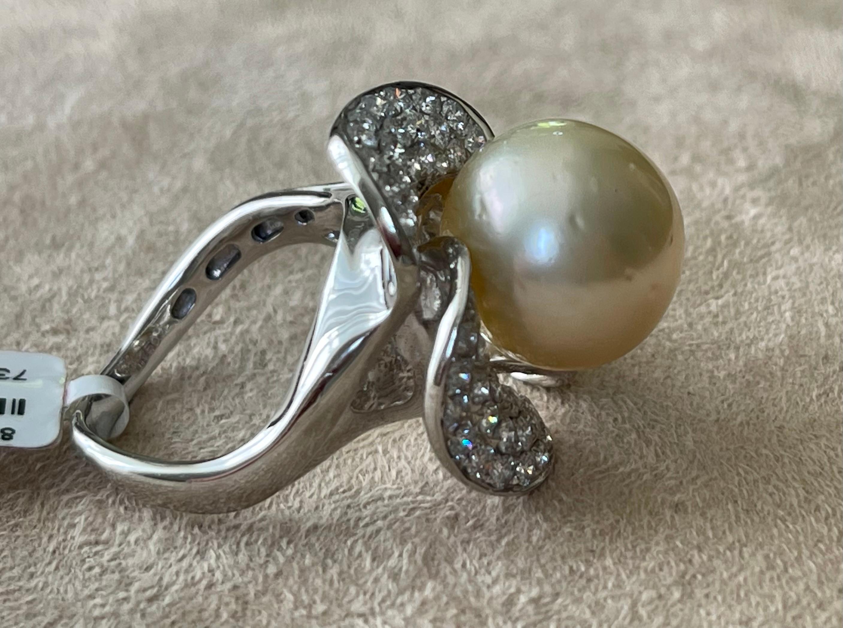 Elegant 18 K White Gold Cocktail Ring Southsea Pearl Diamonds In Good Condition For Sale In Zurich, Zollstrasse