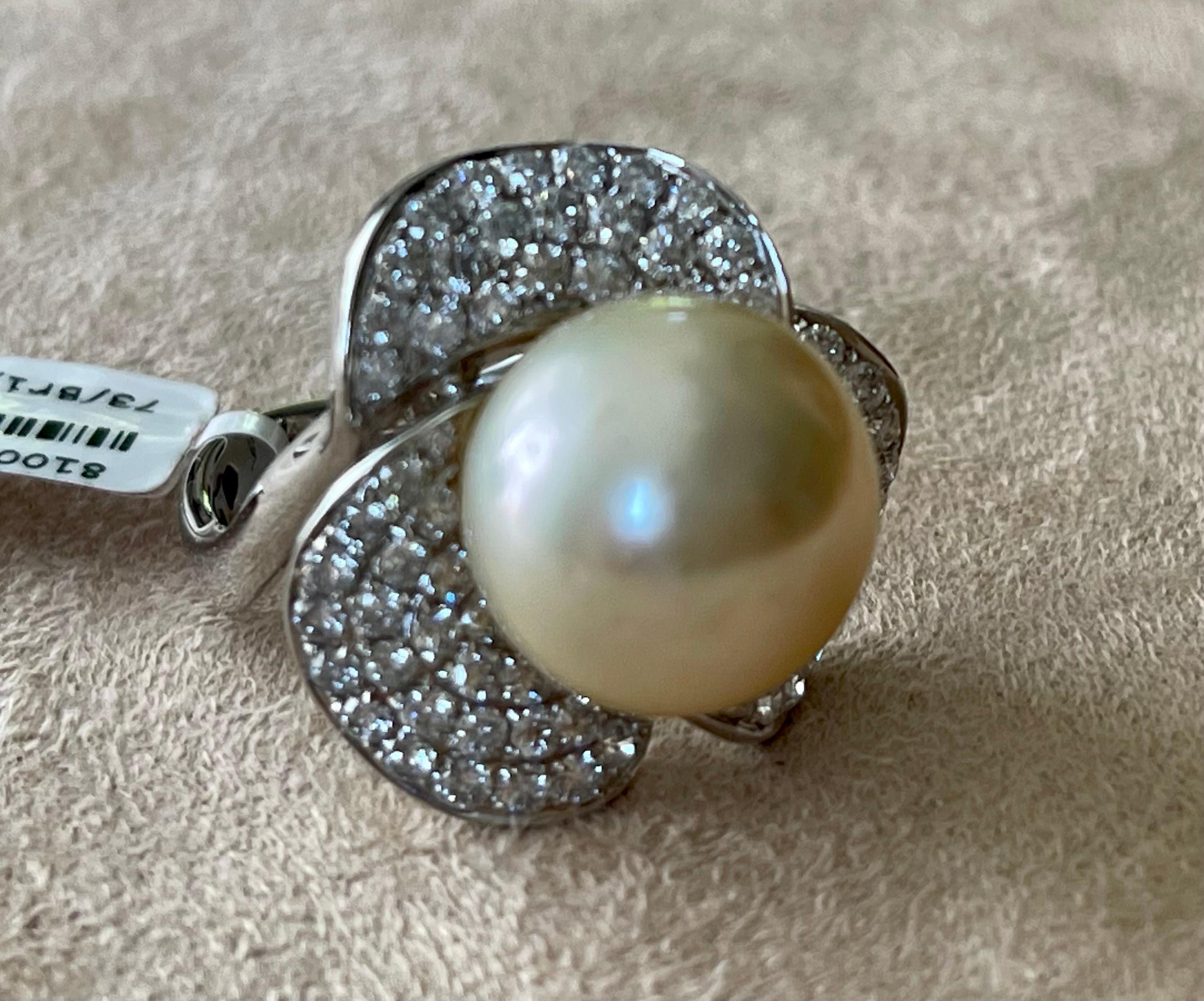 Women's or Men's Elegant 18 K White Gold Cocktail Ring Southsea Pearl Diamonds For Sale