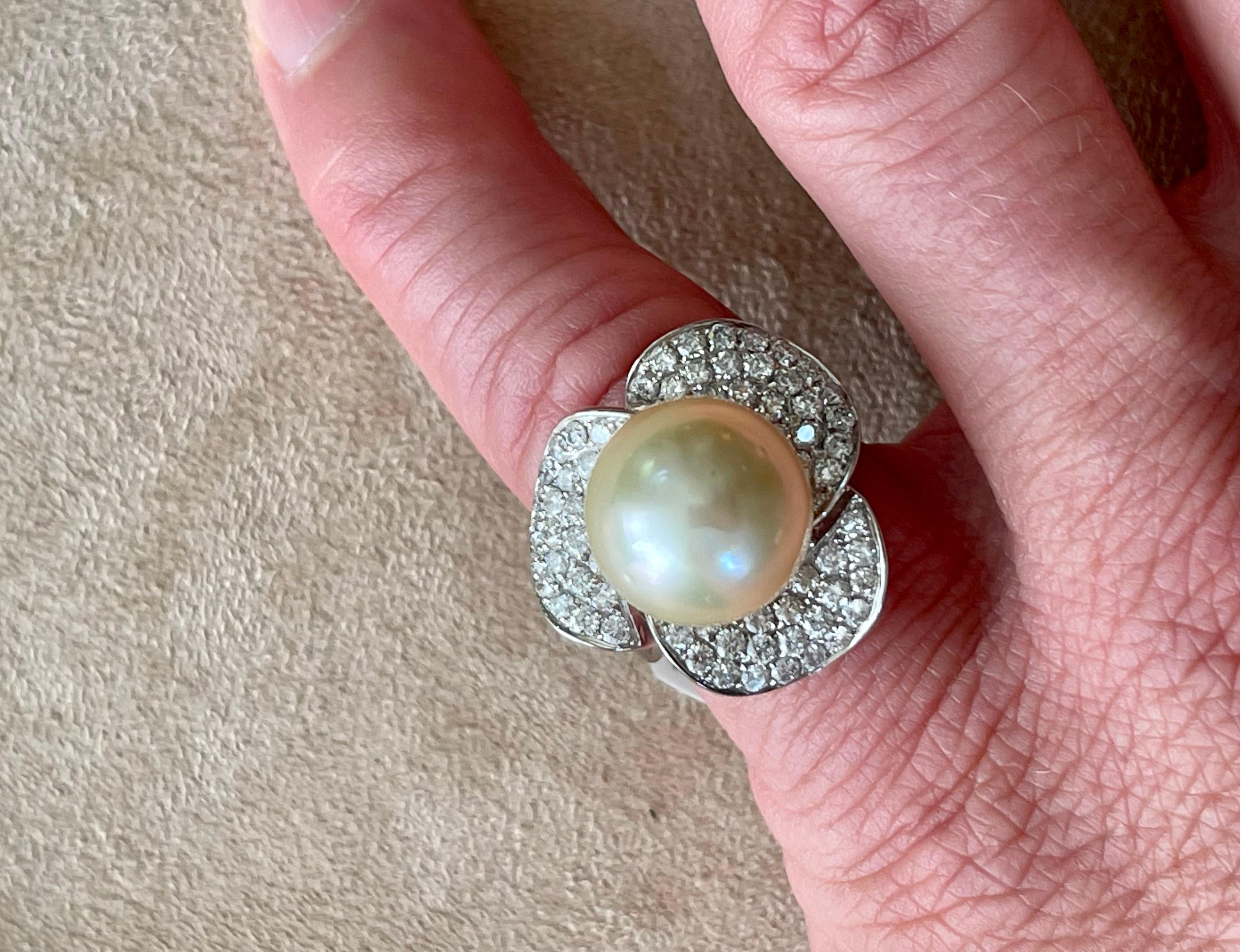 Elegant 18 K White Gold Cocktail Ring Southsea Pearl Diamonds For Sale 2