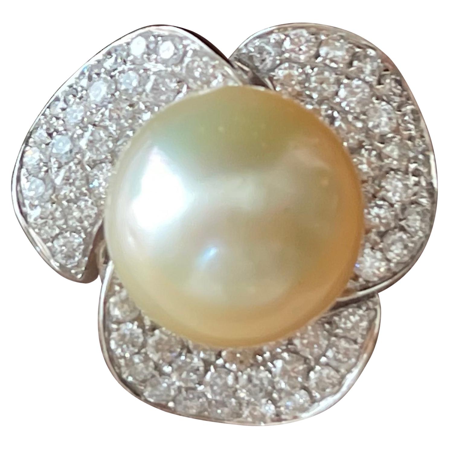 Elegante Anillo de Cóctel de Oro Blanco de 18 K Southsea Perla Diamantes