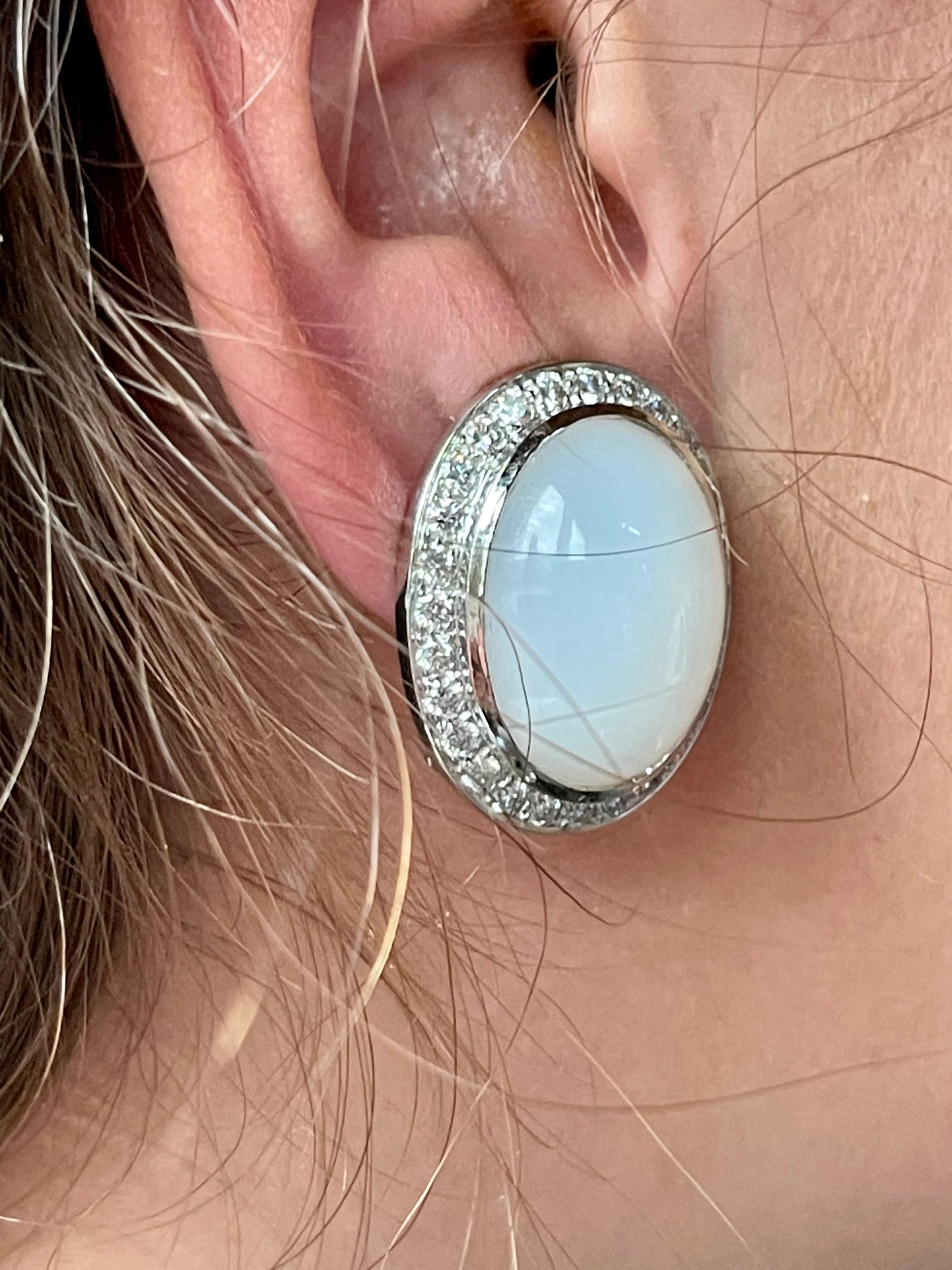 Cabochon Elegant 18 K White Gold Earclips with Moonstones and Diamonds For Sale