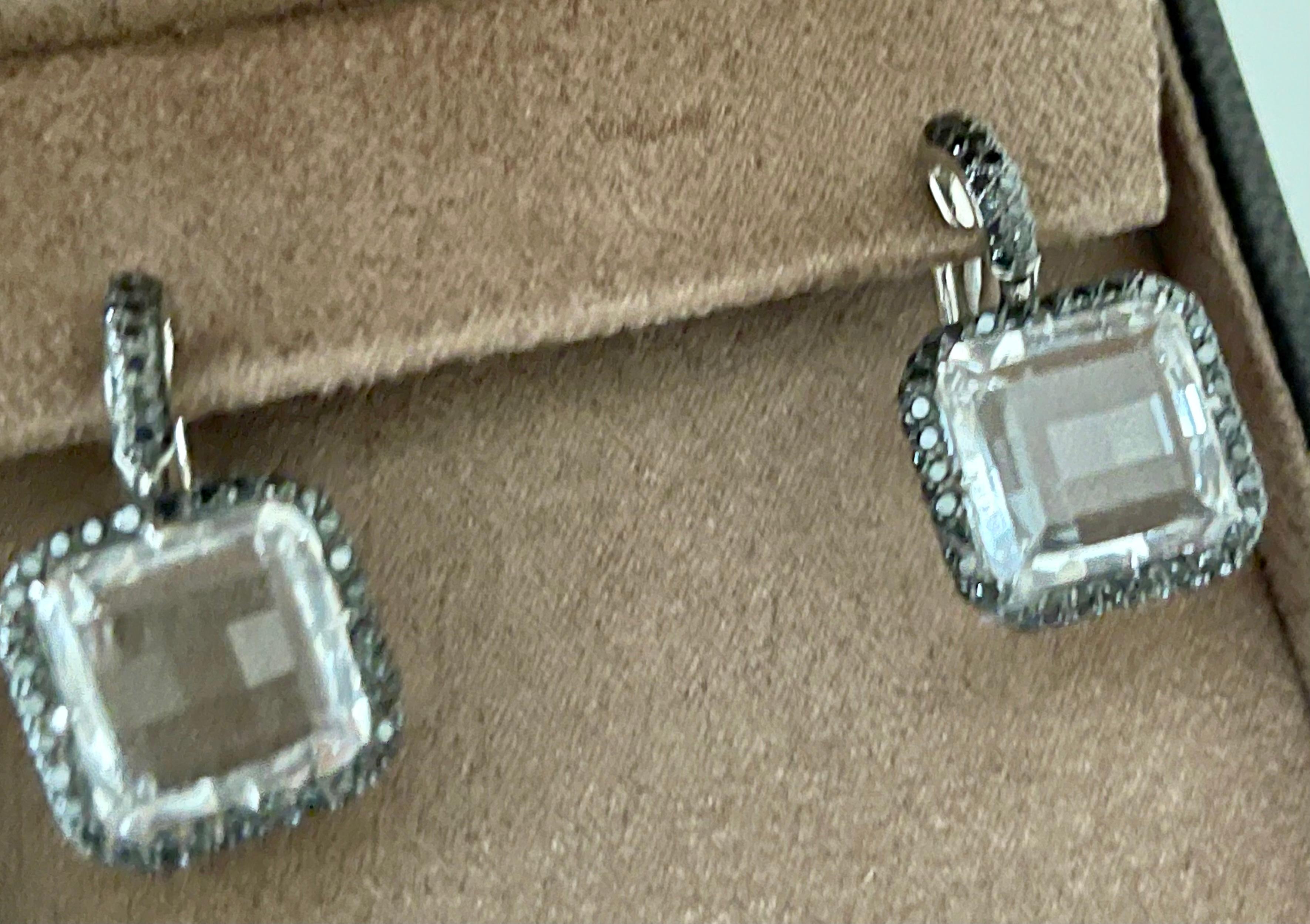 Taglio brillante Eleganti orecchini in oro bianco 18 K con diamanti neri e cristallo di rocca in vendita
