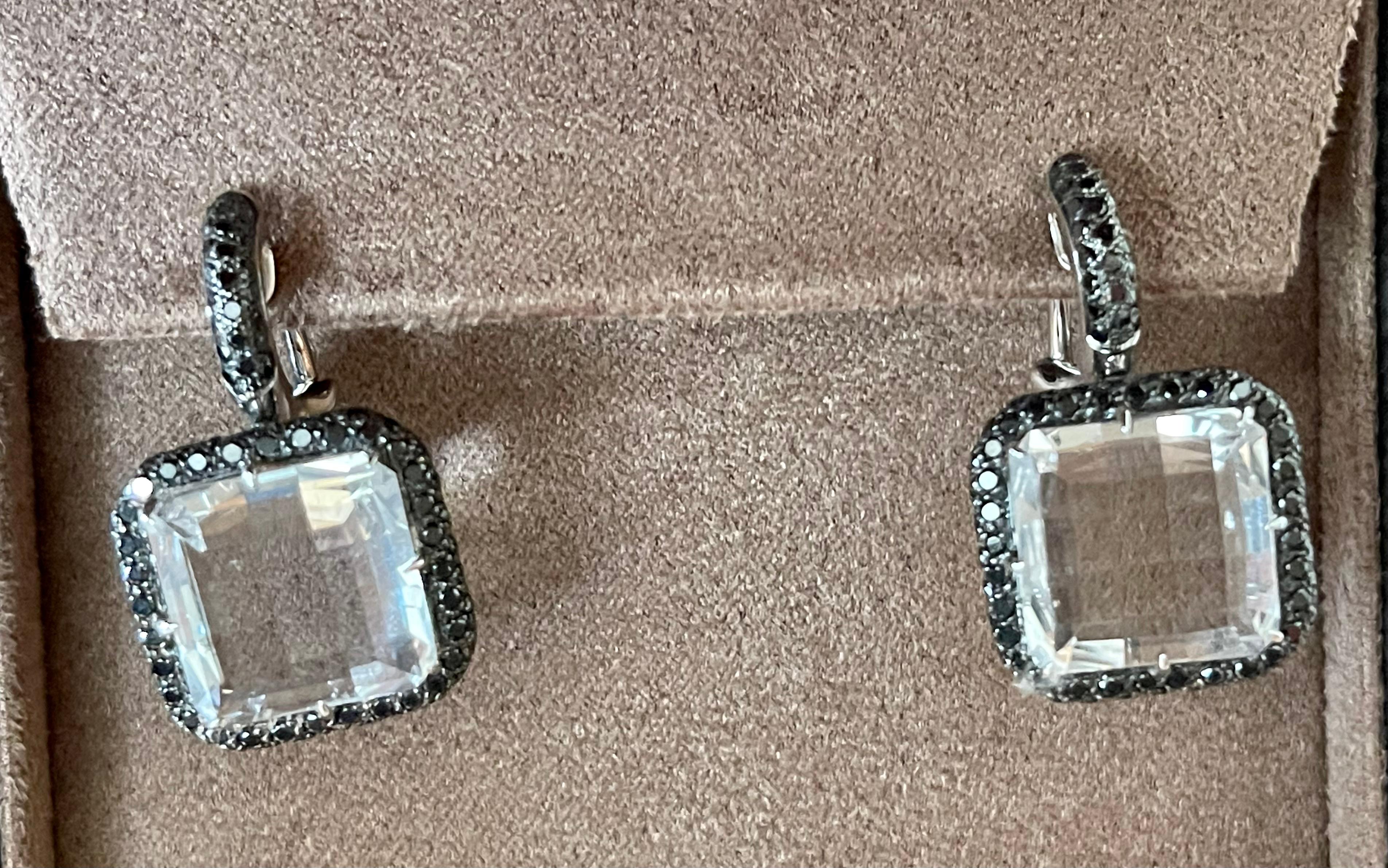 Eleganti orecchini in oro bianco 18 K con diamanti neri e cristallo di rocca In condizioni Nuovo in vendita a Zurich, Zollstrasse