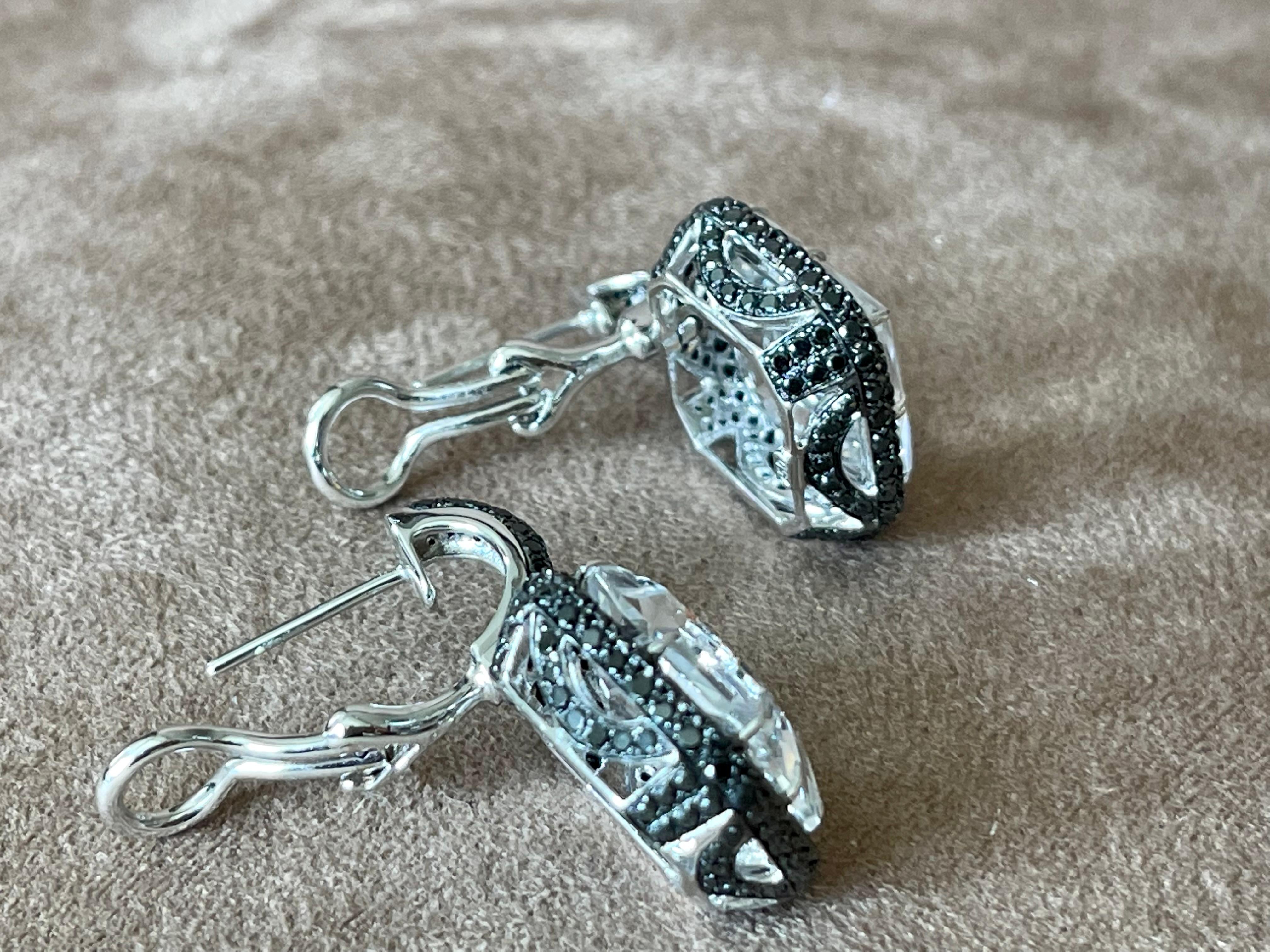 Eleganti orecchini in oro bianco 18 K con diamanti neri e cristallo di rocca in vendita 3