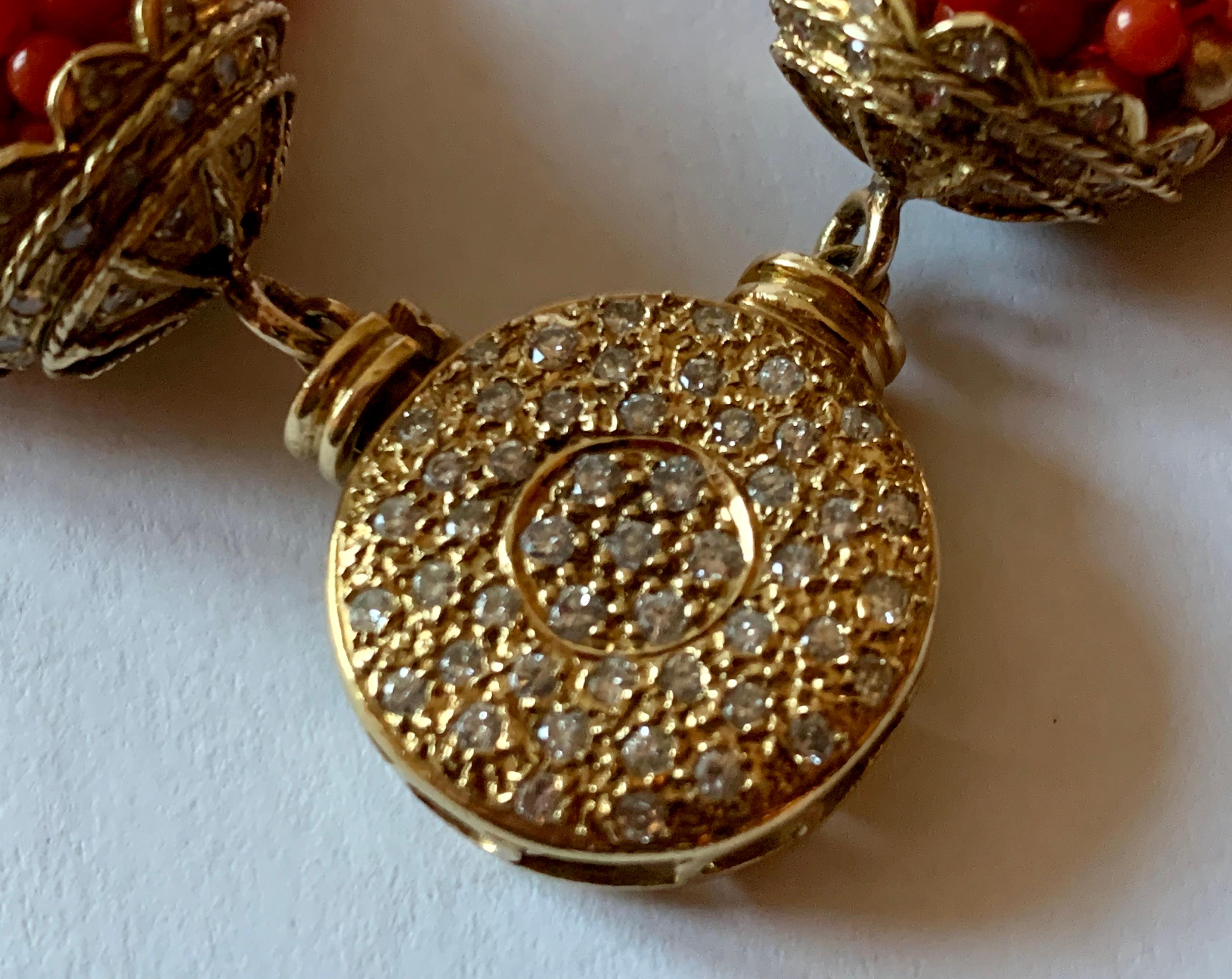 Halskette mit Diamantverschluss aus 18 Karat Gelbgold Koralle Quaste Torsade mit Quaste im Angebot 3