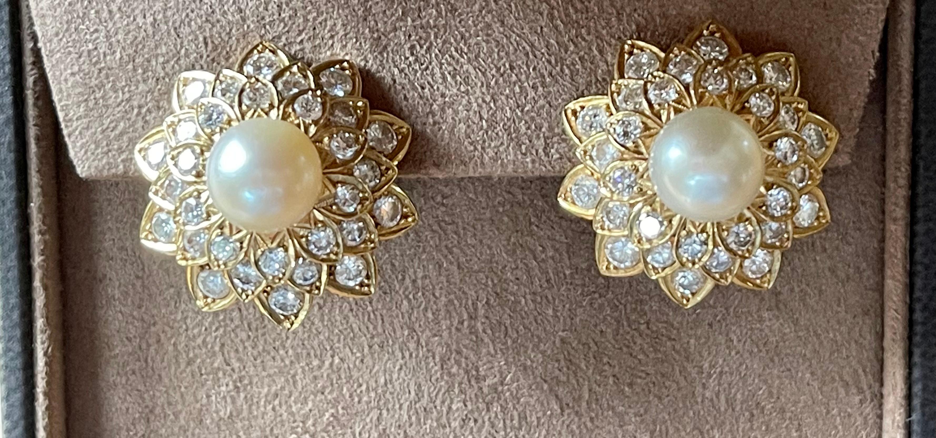 Élégantes boucles d'oreilles vintage en or jaune 18 carats avec perles et diamants, années 1970 en vente 4