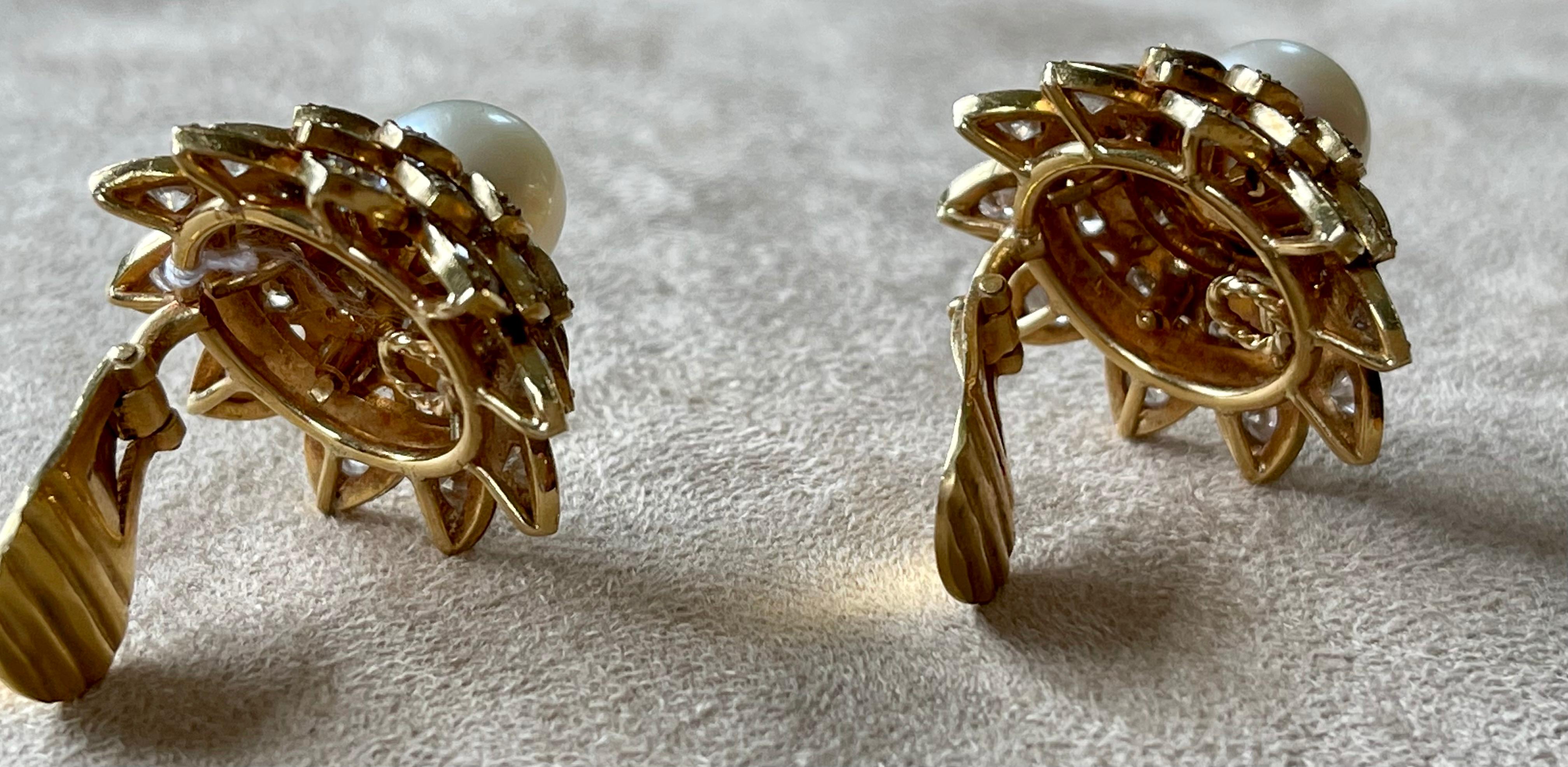 Élégantes boucles d'oreilles vintage en or jaune 18 carats avec perles et diamants, années 1970 Bon état - En vente à Zurich, Zollstrasse