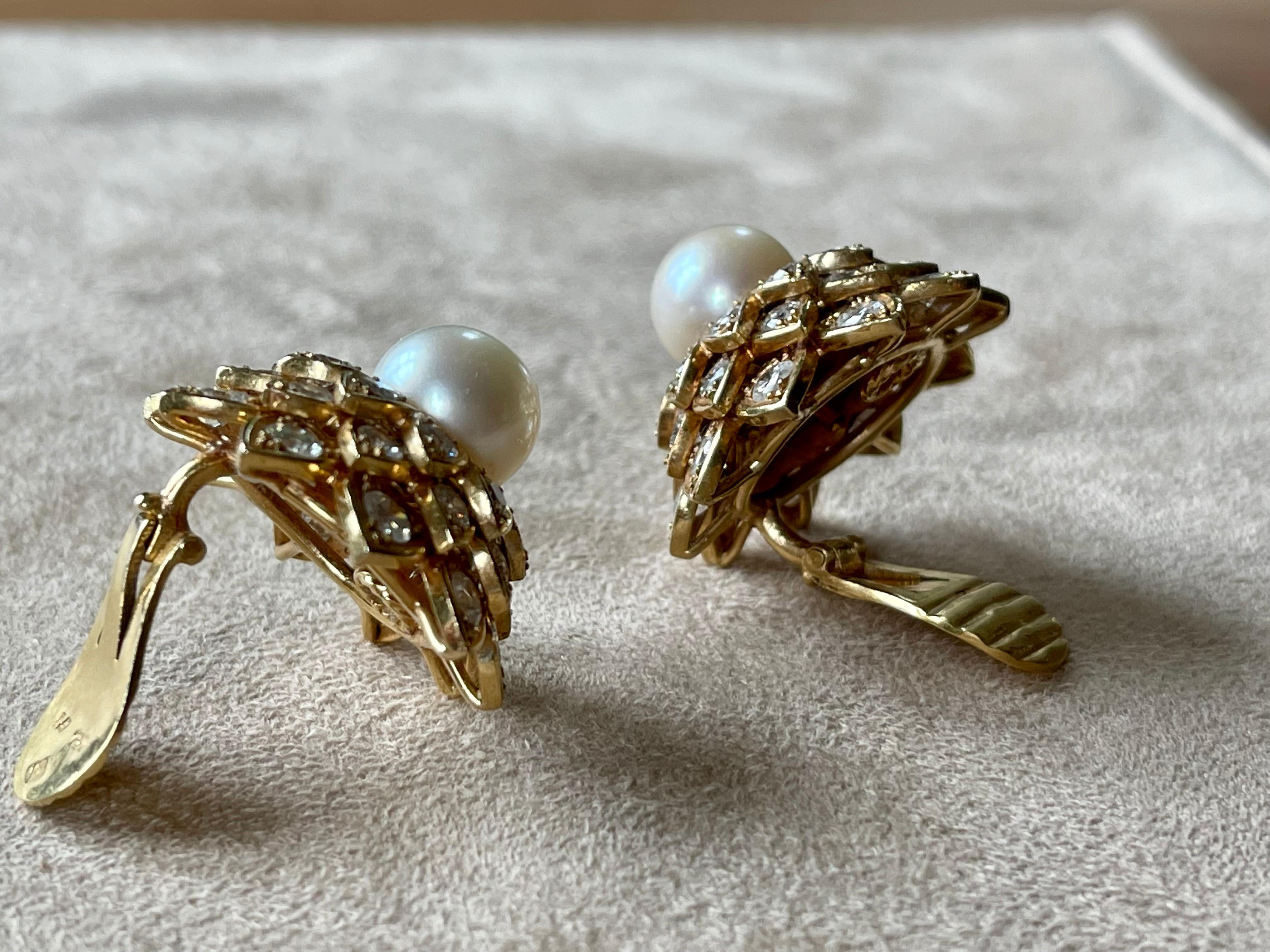 Élégantes boucles d'oreilles vintage en or jaune 18 carats avec perles et diamants, années 1970 en vente 1