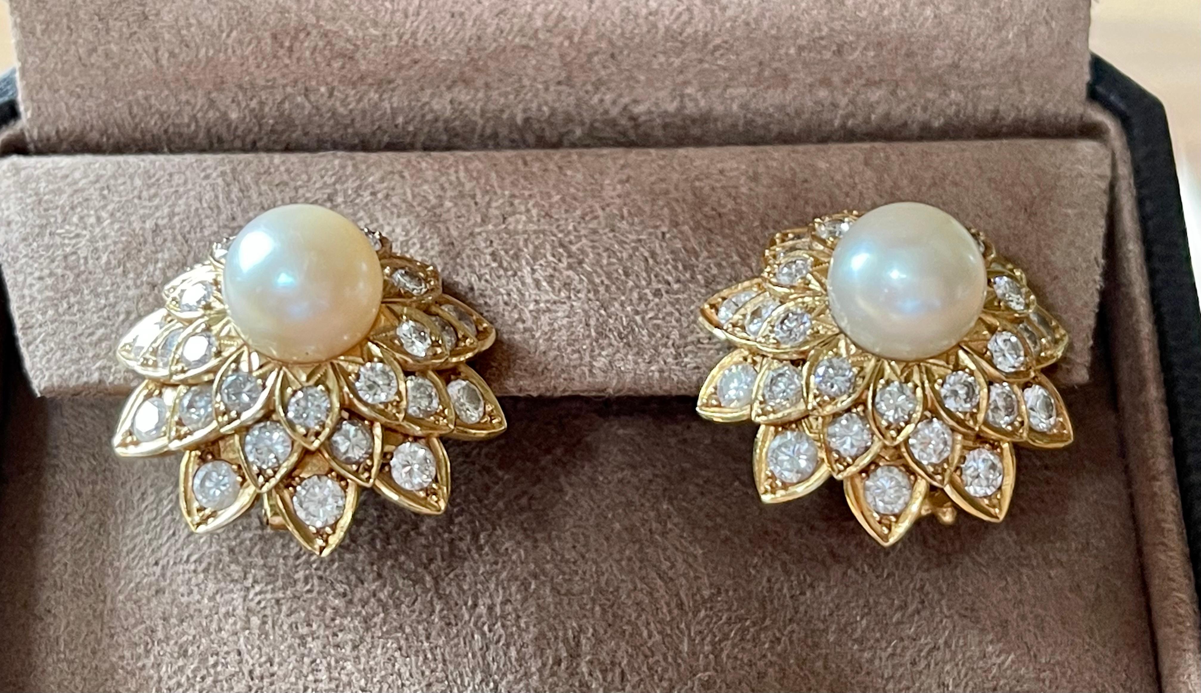 Élégantes boucles d'oreilles vintage en or jaune 18 carats avec perles et diamants, années 1970 en vente 3