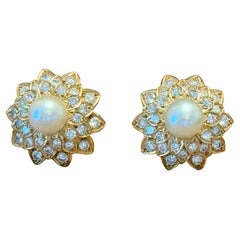 Élégantes boucles d'oreilles vintage en or jaune 18 carats avec perles et diamants, années 1970