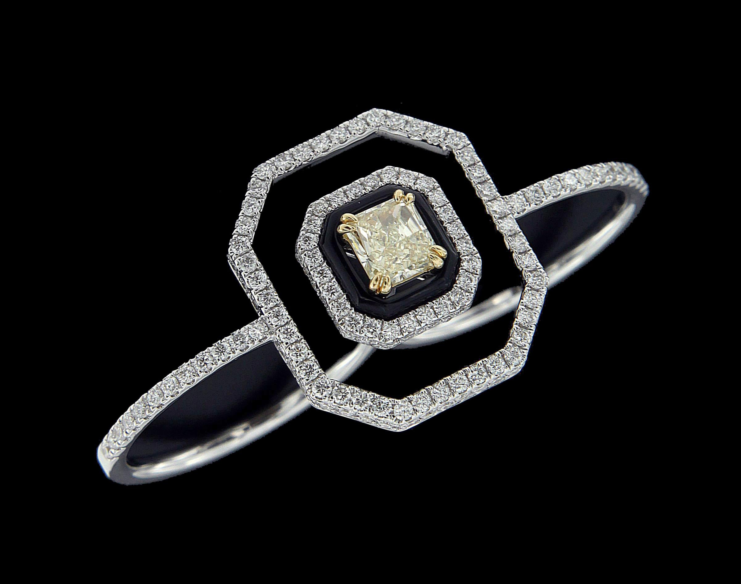 Elegant 18 Karat White Gold And Diamond Ring
Ring 
 Diamonds weighing approximately around 1.648 carats and semi precious stone of 0.60 carats, mounted on 18 karat white gold ring. The ring weighs around 6.47 grams approximately. 

Please note: The