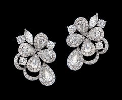 Elegant 18 Karat White Gold and Diamond Stud Earrings