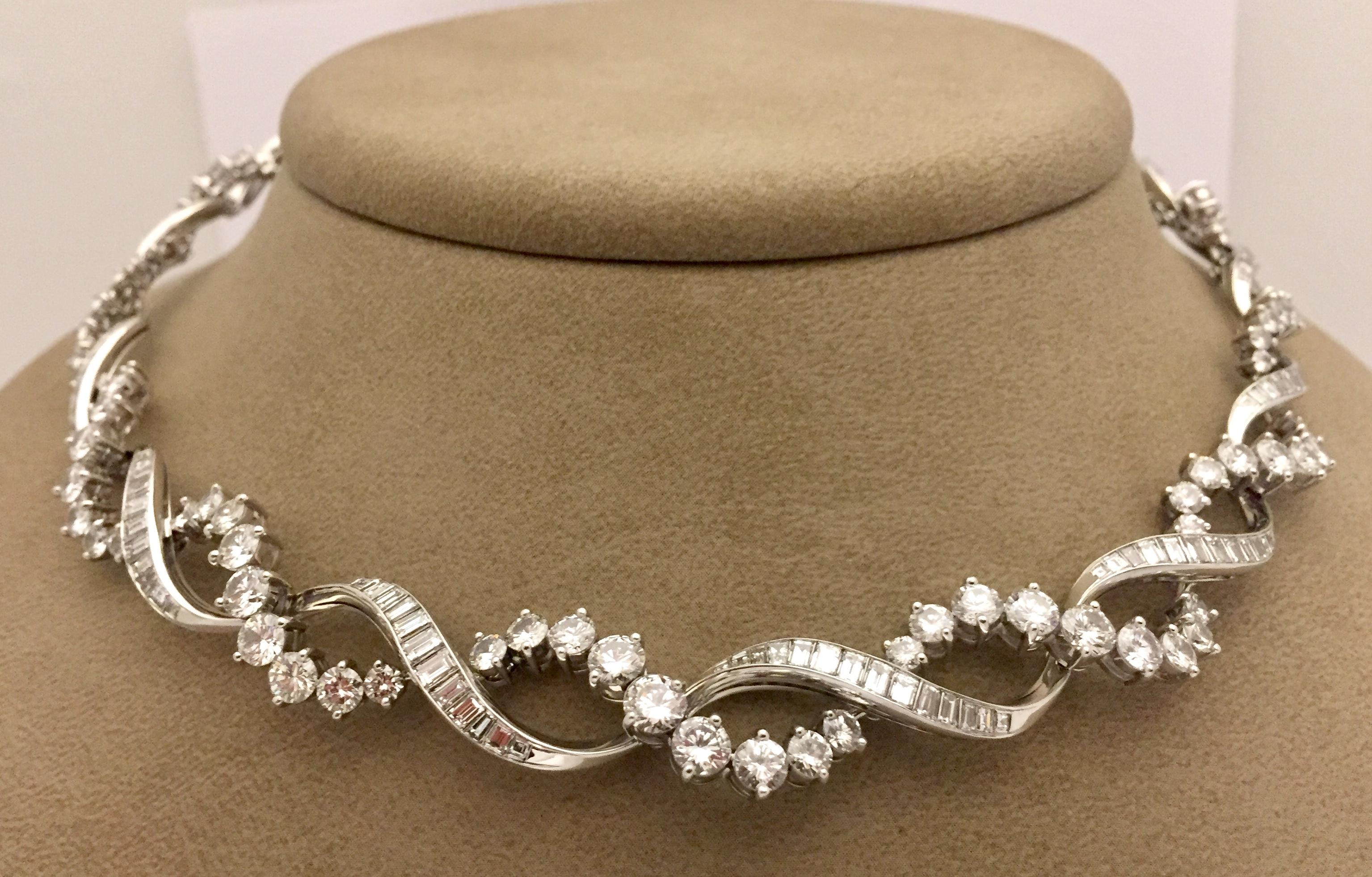 Very elegant white gold necklace, 18 K, set with 128 Brilliant cut diamonds of approximately 16 ct, and 142 Baguette Diamonds of ca. 8.50 ct, all F and G colour and vvs clarity. Length: 39 cm.