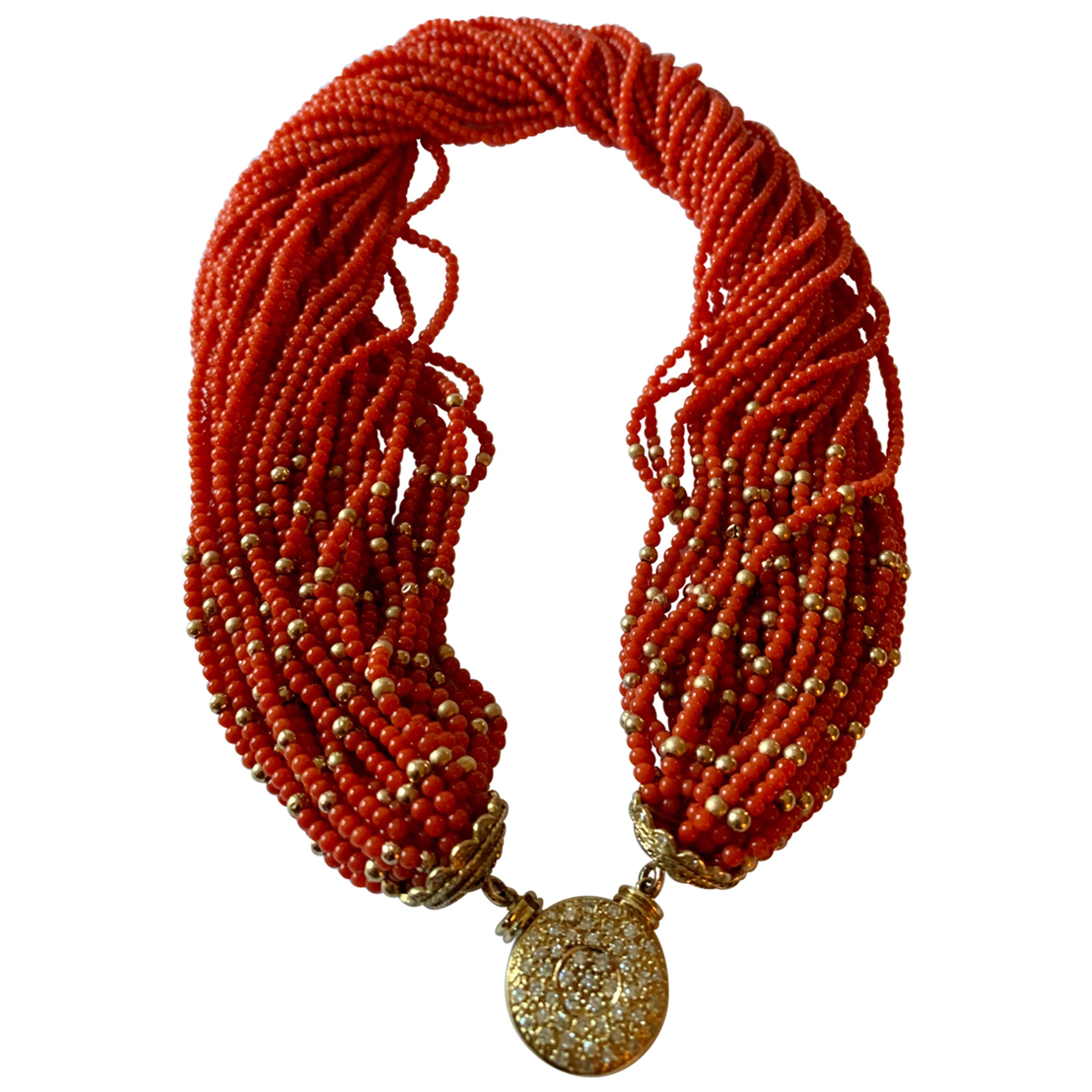 Élégant collier torsadé à pompon en or jaune 18 carats et corail avec fermoir en diamants