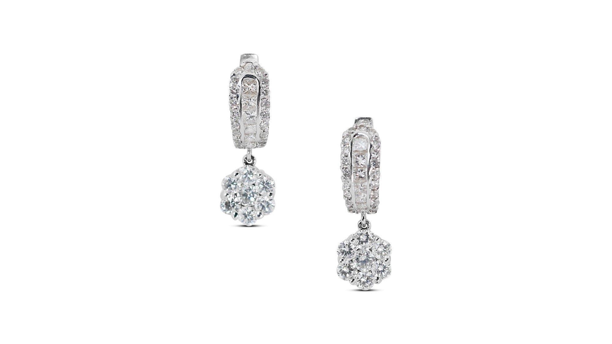 Round Cut Elegant 18 kt. White Gold Earrings with 2.10 ct Natural Diamonds - IGI Cert For Sale