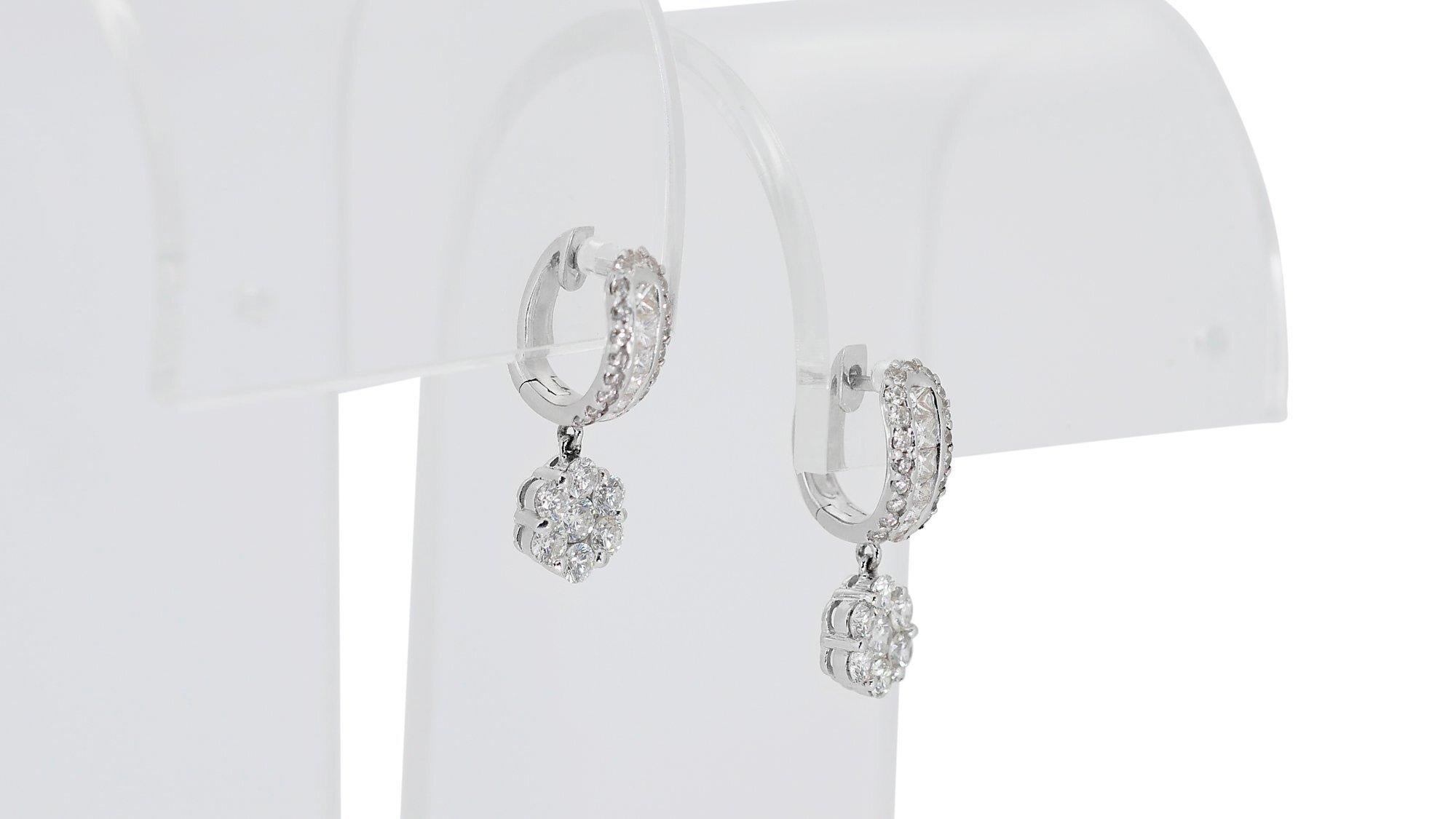 Elegant 18 kt. White Gold Earrings with 2.10 ct Natural Diamonds - IGI Cert For Sale 2