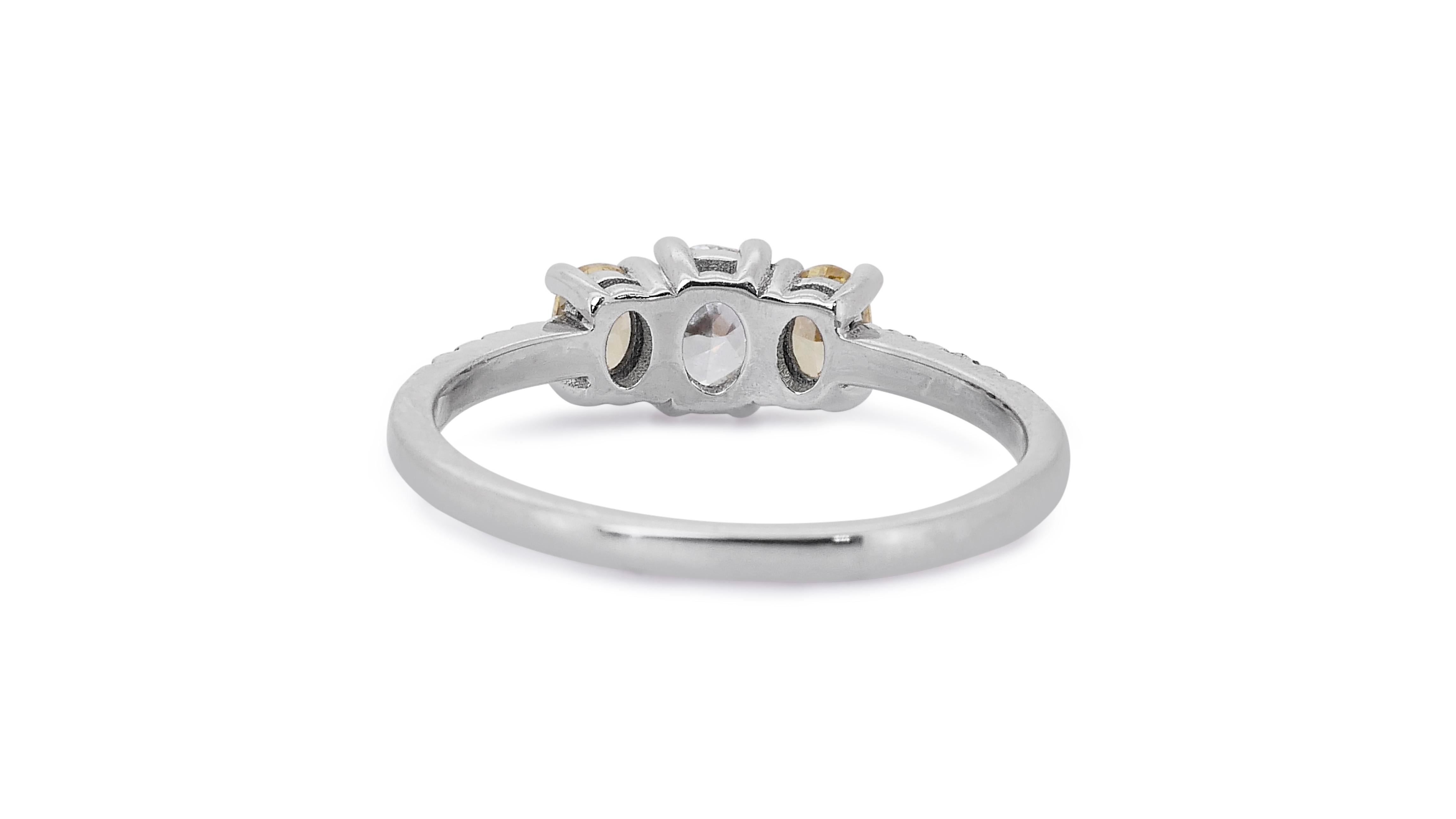Women's Elegant 18 kt. White Gold Ring w/ 0.65 ct total carat Diamond - AIG Certificate