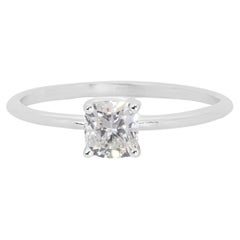 Elegant 18 kt. White Gold Ring with 0.6 ct Natural Diamond - IGI Certificate
