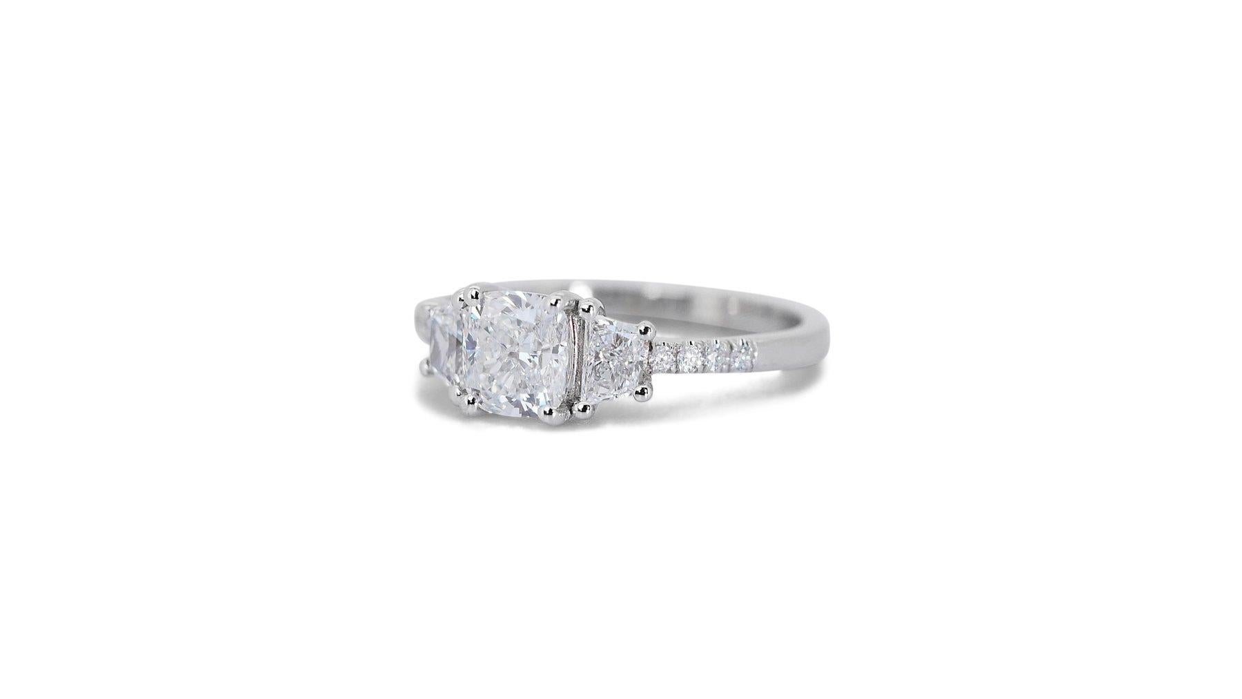 Elegant 18 kt. White Gold Ring with 1.50 ct Total Natural Diamonds - IGI Cert In New Condition In רמת גן, IL