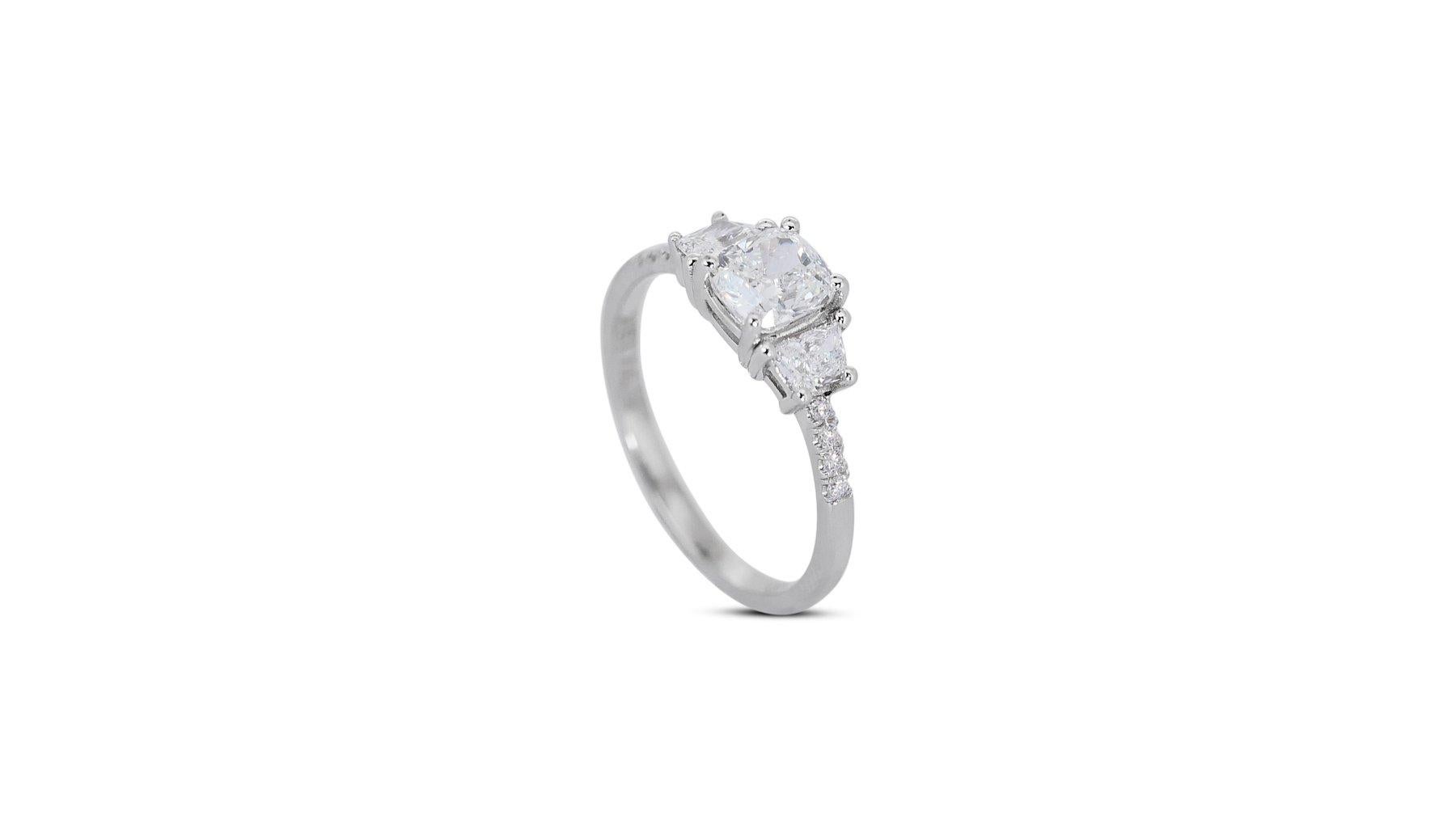 Elegant 18 kt. White Gold Ring with 1.50 ct Total Natural Diamonds - IGI Cert 4