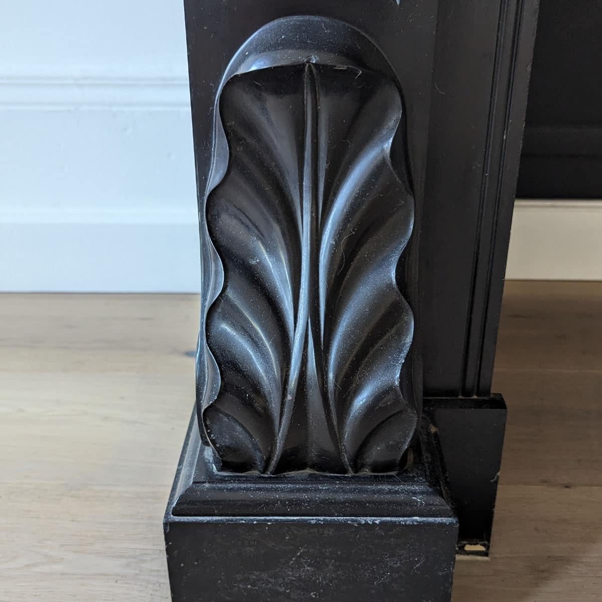 Milieu du XIXe siècle Elegant 1840s Belgian Black Marble Fireplace Mantel en vente