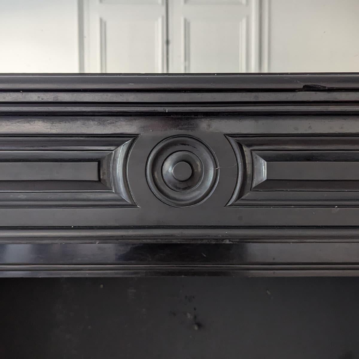 Elegant 1840s Belgian Black Marble Fireplace Mantel en vente 1