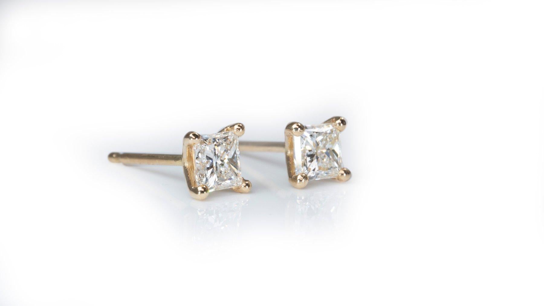 Elegant 1.86ct Diamond Stud Earrings in 18k Yellow Gold - GIA Certified 

Discover elegance with these stunning diamond earrings, crafted from 18k yellow gold for a timeless look. Each earring features a beautiful square diamond, offering a combined