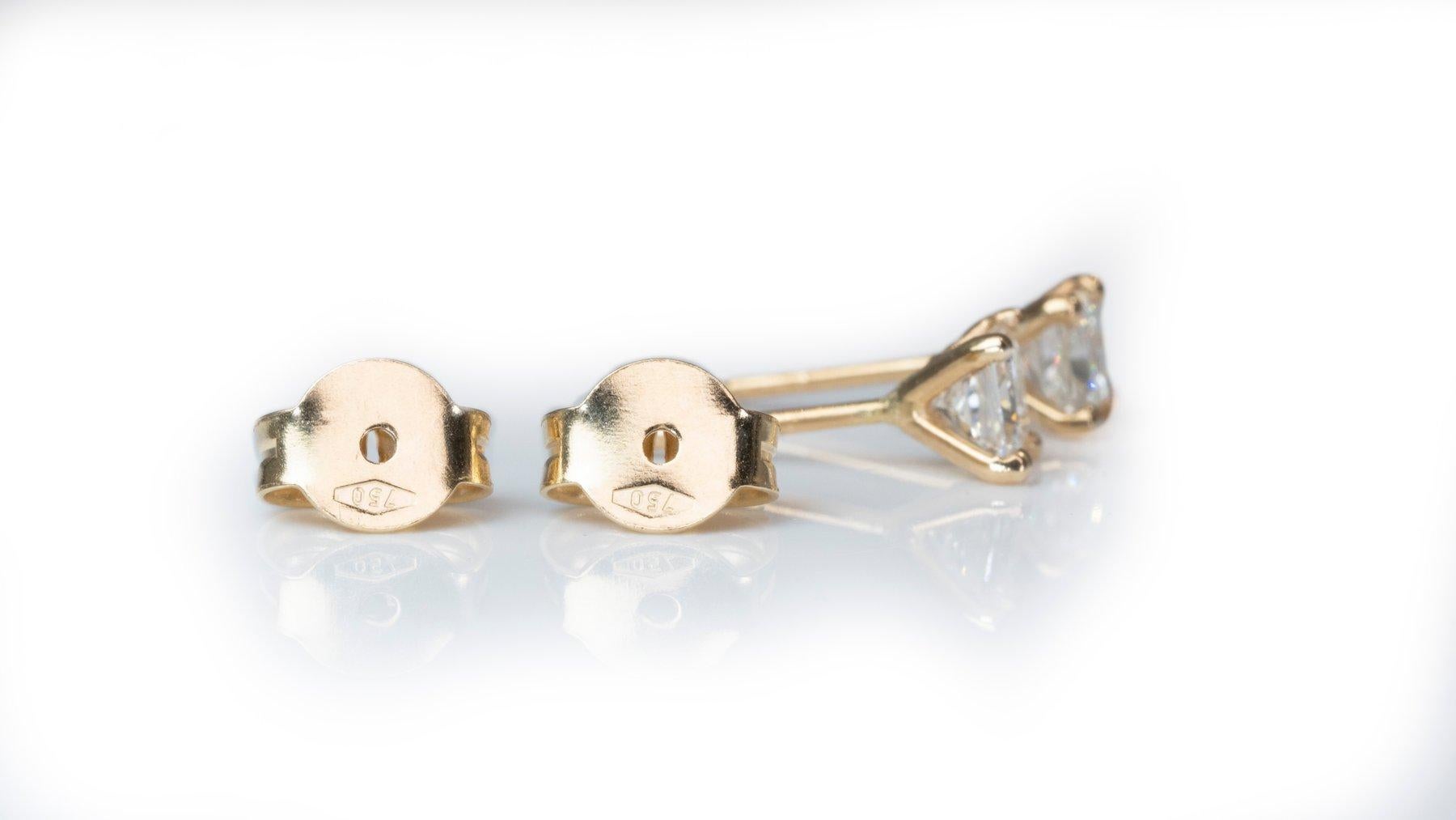 Elegant 1.86ct Diamond Stud Earrings in 18k Yellow Gold - GIA Certified  In New Condition For Sale In רמת גן, IL