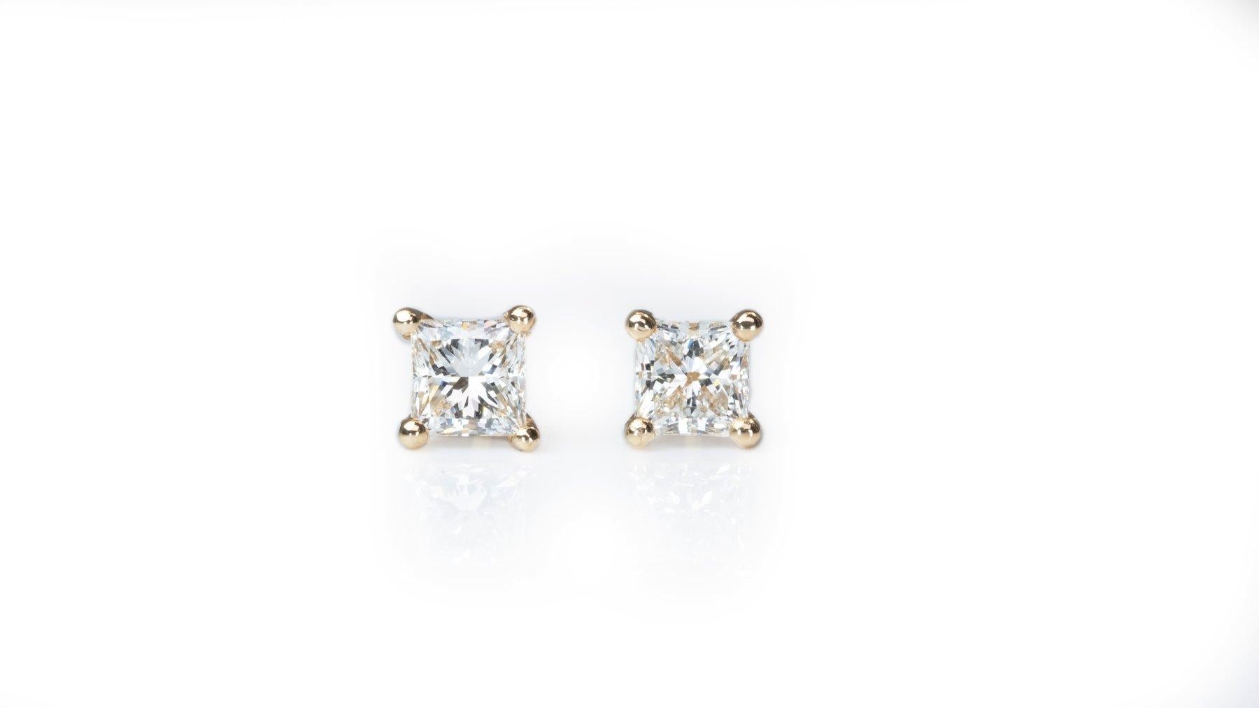 Elegant 1.86ct Diamond Stud Earrings in 18k Yellow Gold - GIA Certified  For Sale 2
