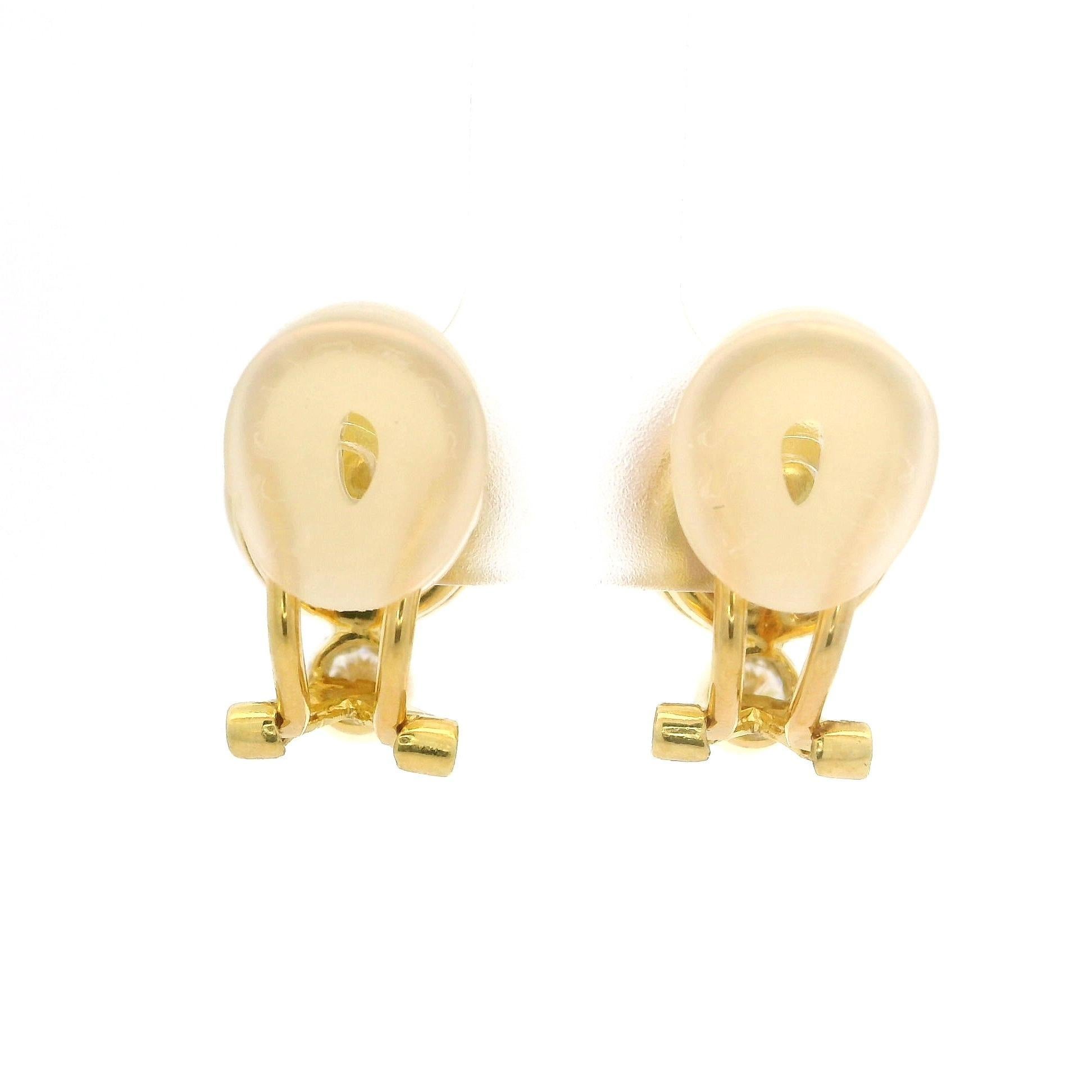 Taglio rotondo Eleganti orecchini a clip classici in oro 18k con perle dorate da 11,3 mm e diamanti da 0,30 carati in vendita