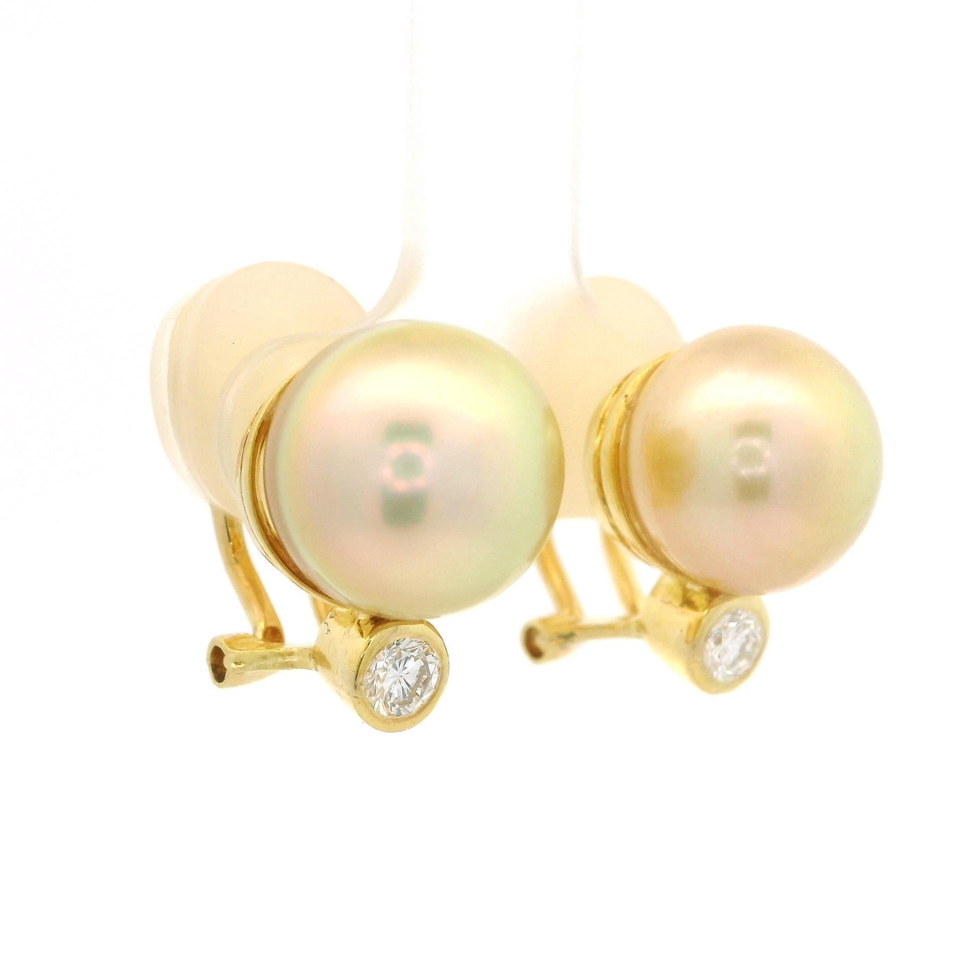 Donna Eleganti orecchini a clip classici in oro 18k con perle dorate da 11,3 mm e diamanti da 0,30 carati in vendita