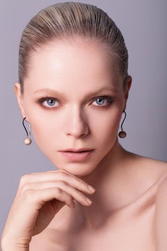 Elegantes Pendientes Orbe de Oro de 18 K y Diamantes con Esmalte Negro