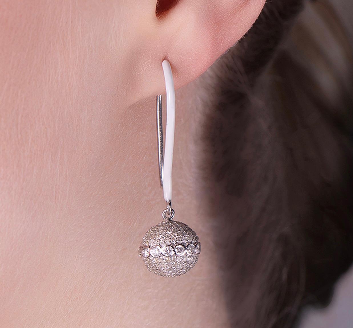 Elegant 18K Gold & Diamond Orb Earrings with White Enamel In New Condition For Sale In Boostedt, DE