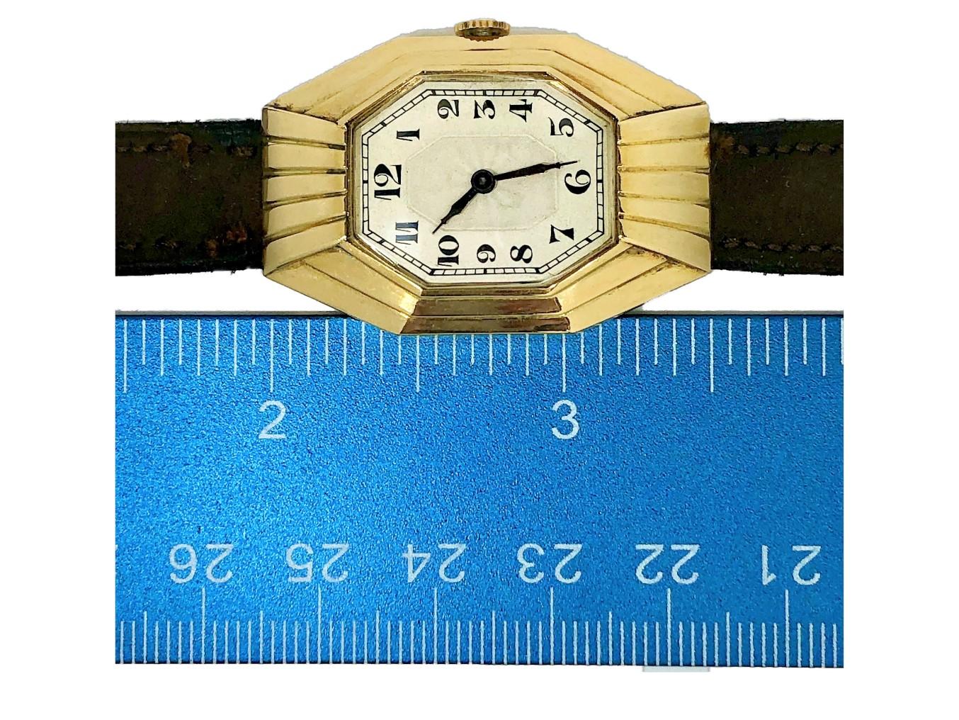 Elegant 18k Gold French Art-Deco Curvex Wristwatch by Leon Hatot 9