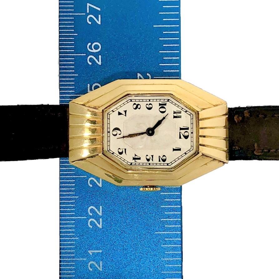 Elegant 18k Gold French Art-Deco Curvex Wristwatch by Leon Hatot 10