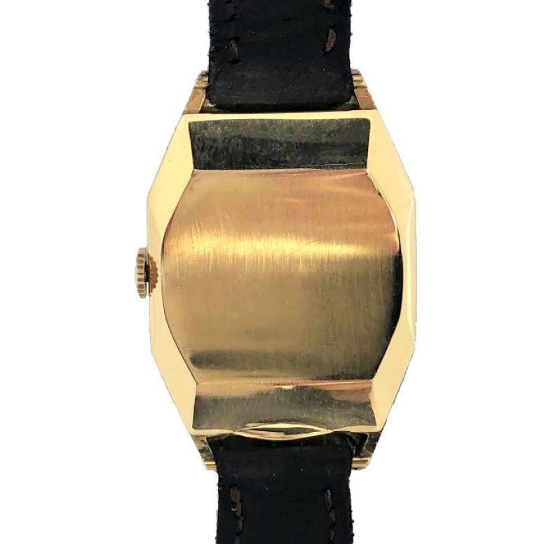 Art Deco Elegant 18k Gold French Art-Deco Curvex Wristwatch by Leon Hatot