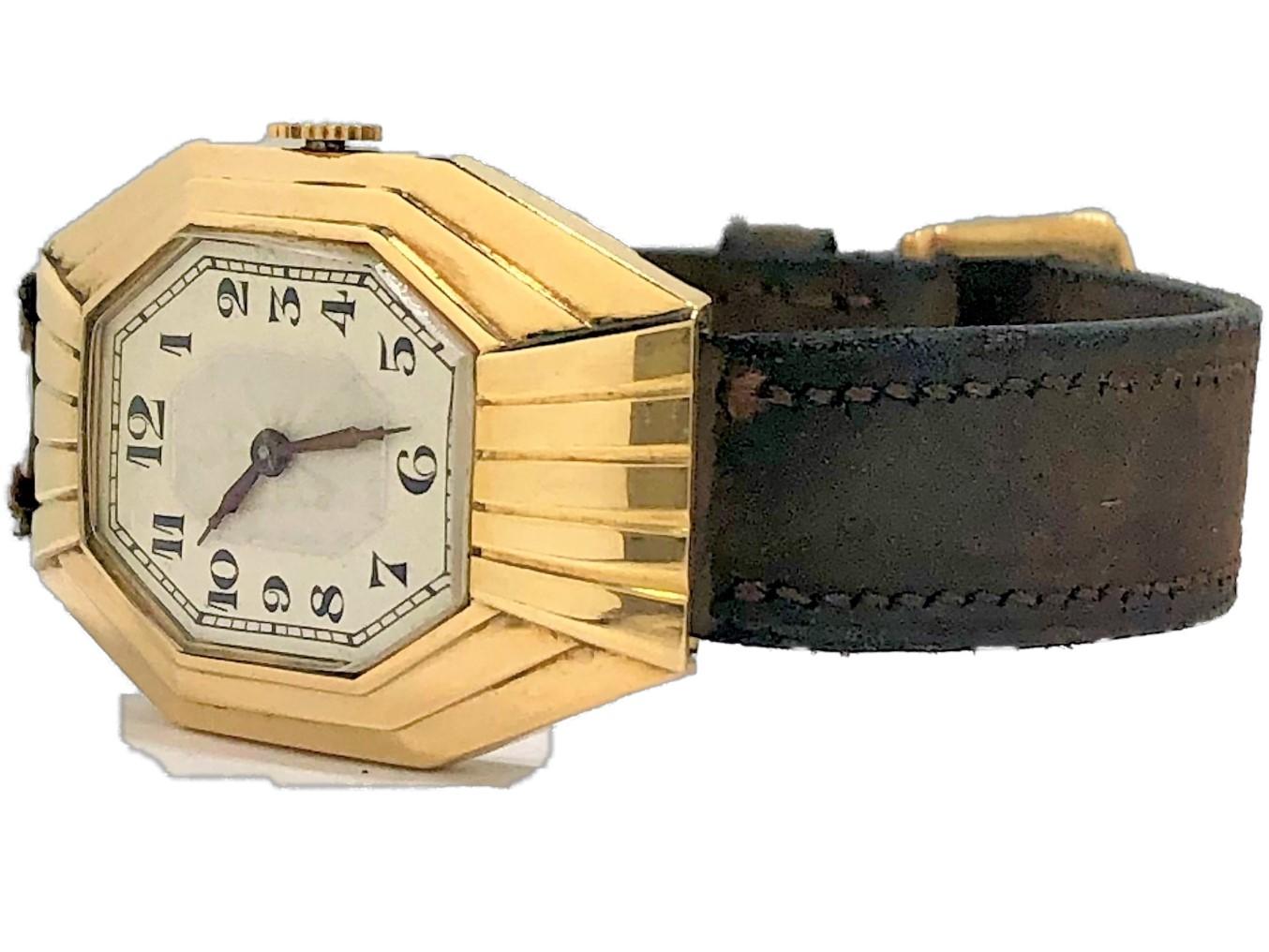 Women's or Men's Elegant 18k Gold French Art-Deco Curvex Wristwatch by Leon Hatot