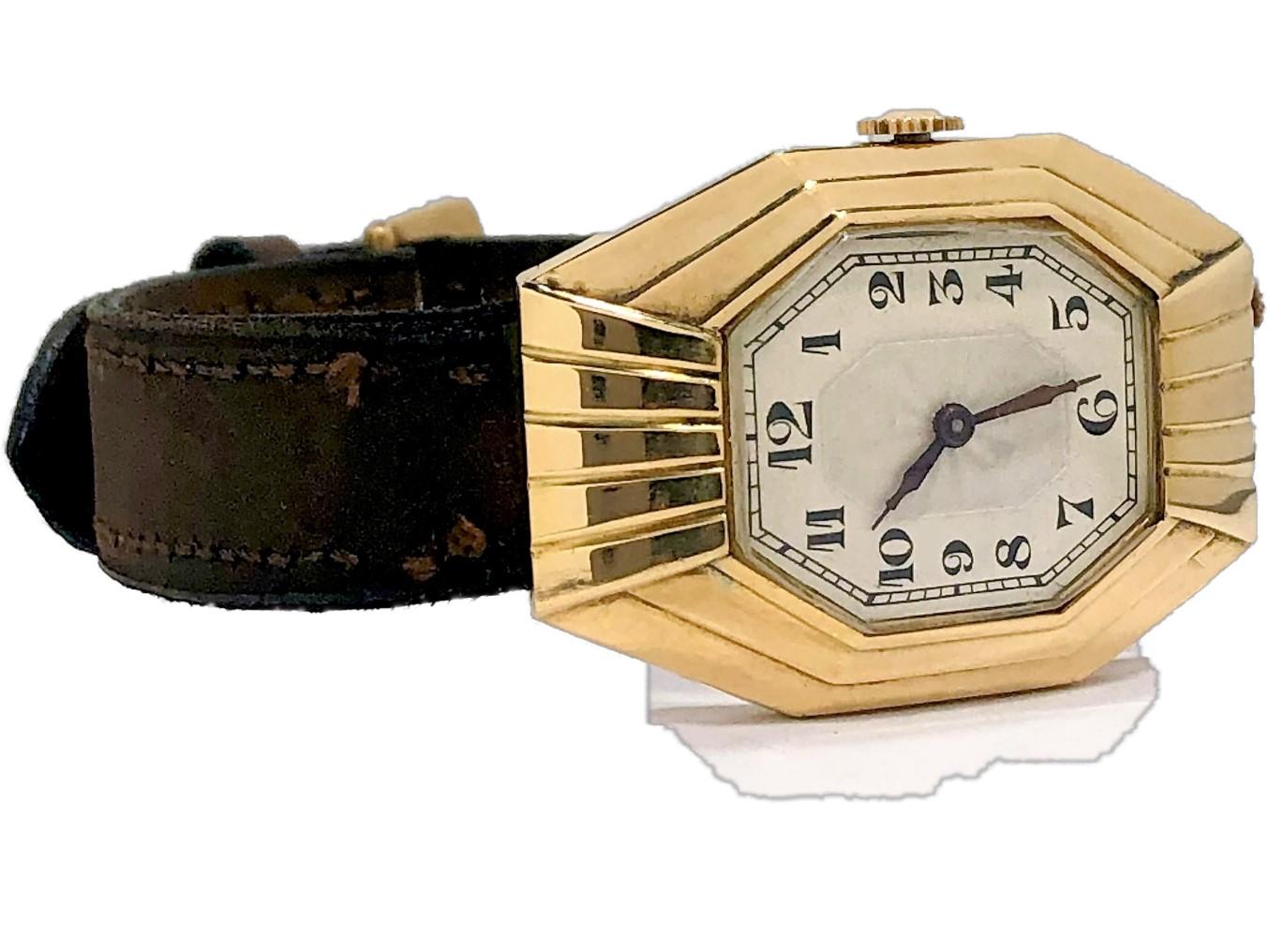 Elegant 18k Gold French Art-Deco Curvex Wristwatch by Leon Hatot 3