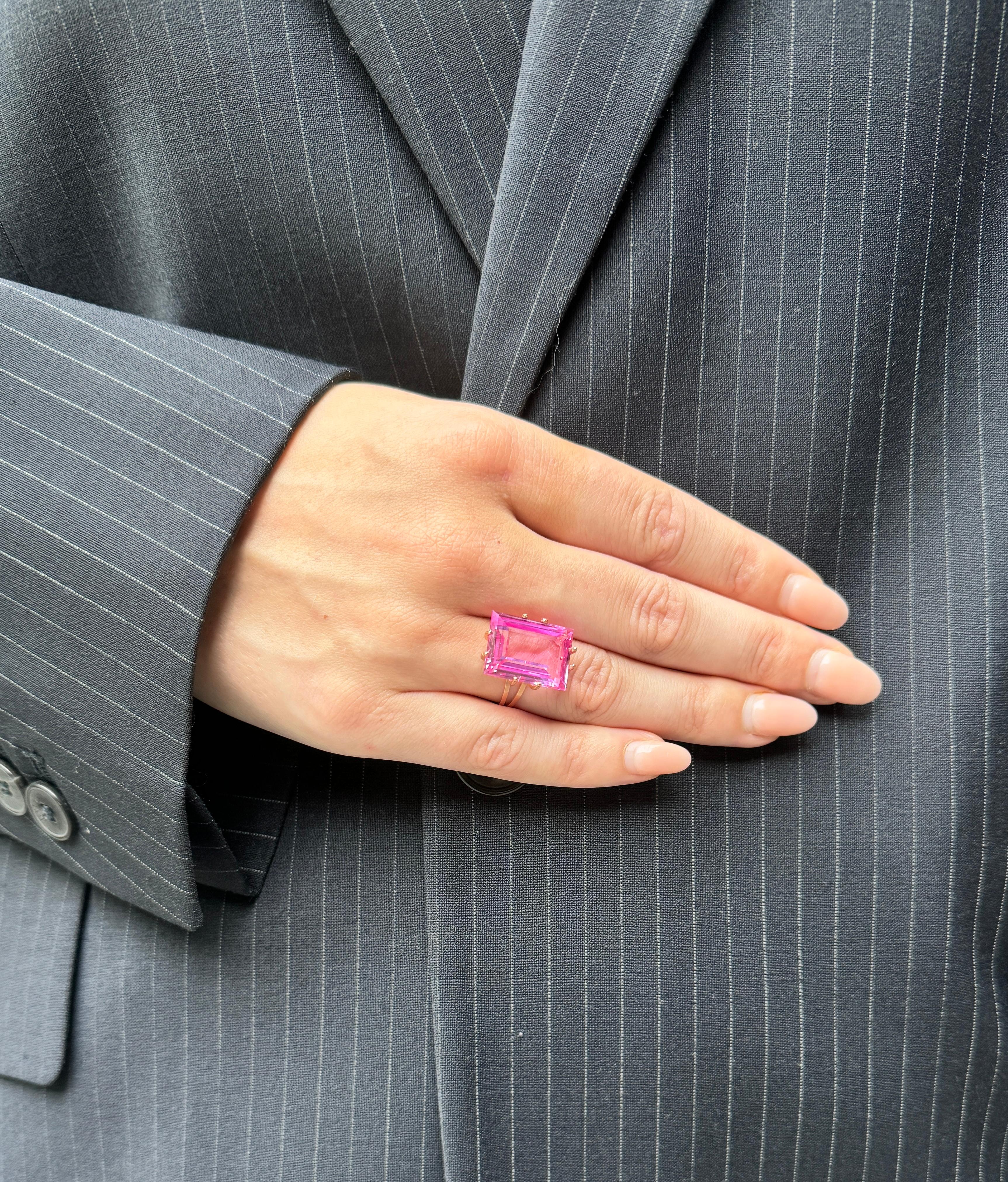 Elegante Anillo Europeo de Oro de 18k con Amatista talla Esmeralda de 10 ct - rosas de Francia Corte esmeralda