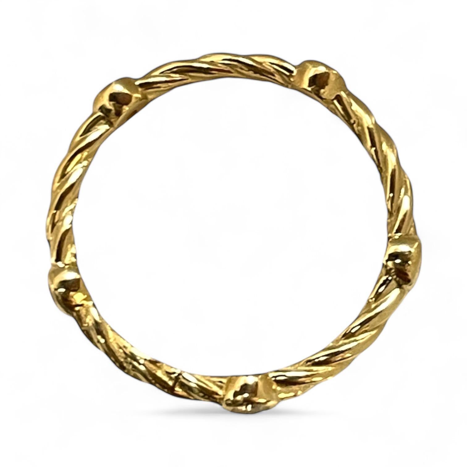 Round Cut Elegant 18K Gold Rope-Style Ring with Dazzling Diamond Accents For Sale