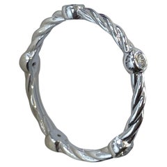 Elegant 18K Gold Rope-Style Ring with Dazzling Diamond Accents