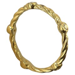 Elegant 18K Gold Rope-Style Ring with Dazzling Diamond Accents