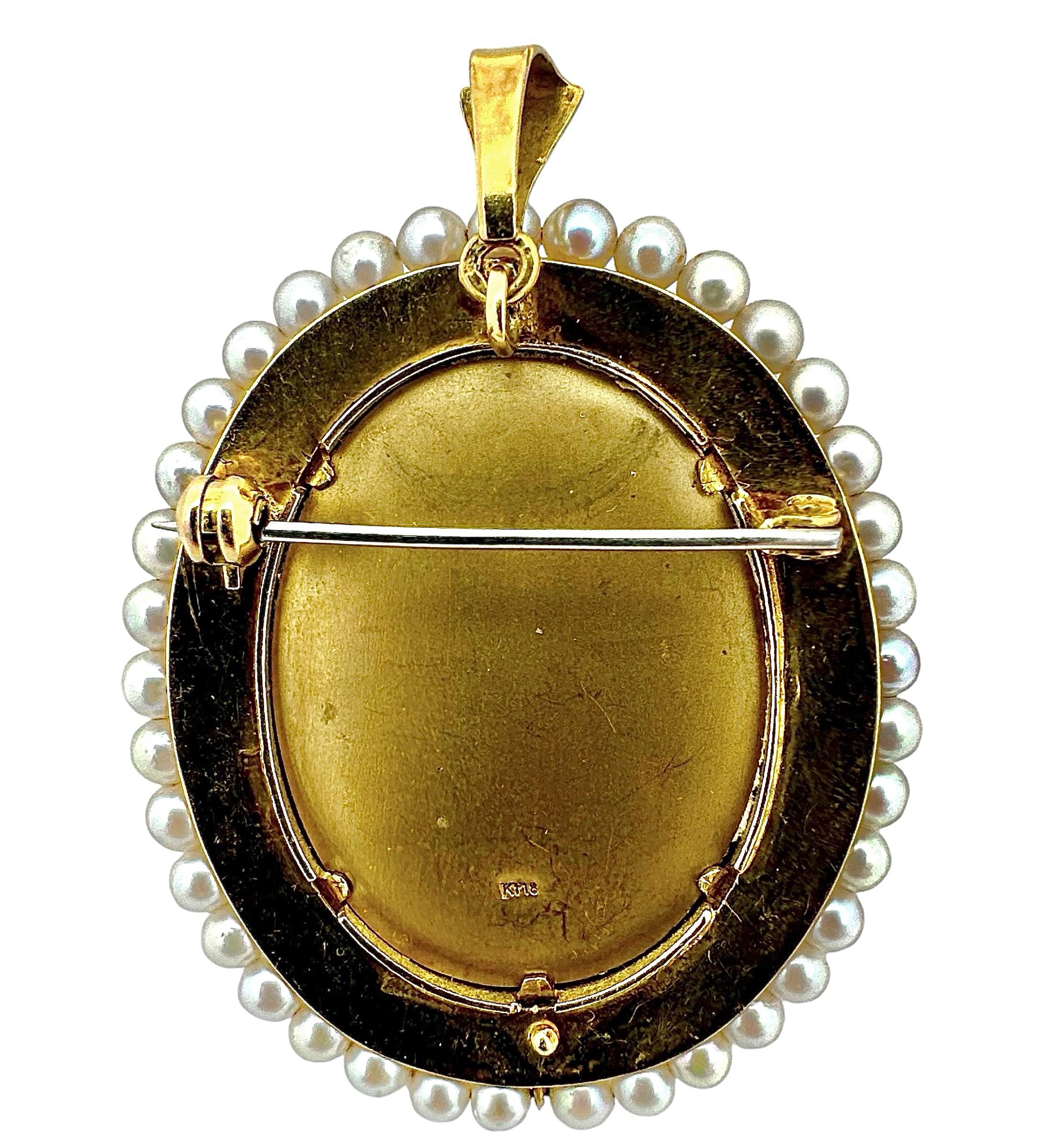 Pendentif/Broche portrait élégant en or 18 carats avec cadre en émail bleu et perles Bon état - En vente à Palm Beach, FL