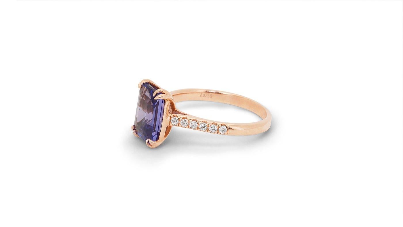 Elegant 18k Rose Gold Blue Ring 2.23ct Natural Tanzanite and Diamonds IGI Cert In New Condition In רמת גן, IL