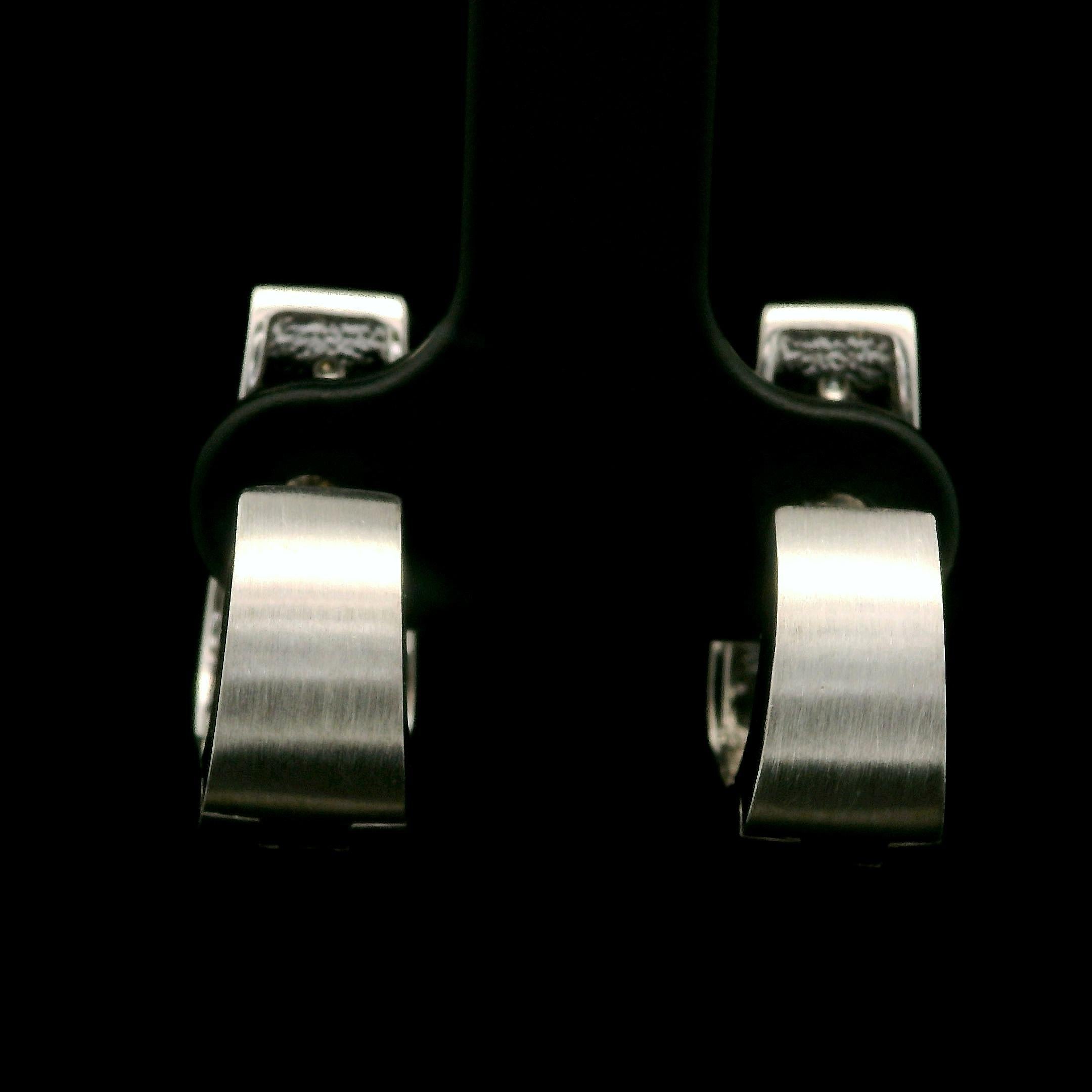 Elegant 18k White Gold 0.10ctw Diamond Brushed Finish Cuff Huggie Earrings For Sale 1