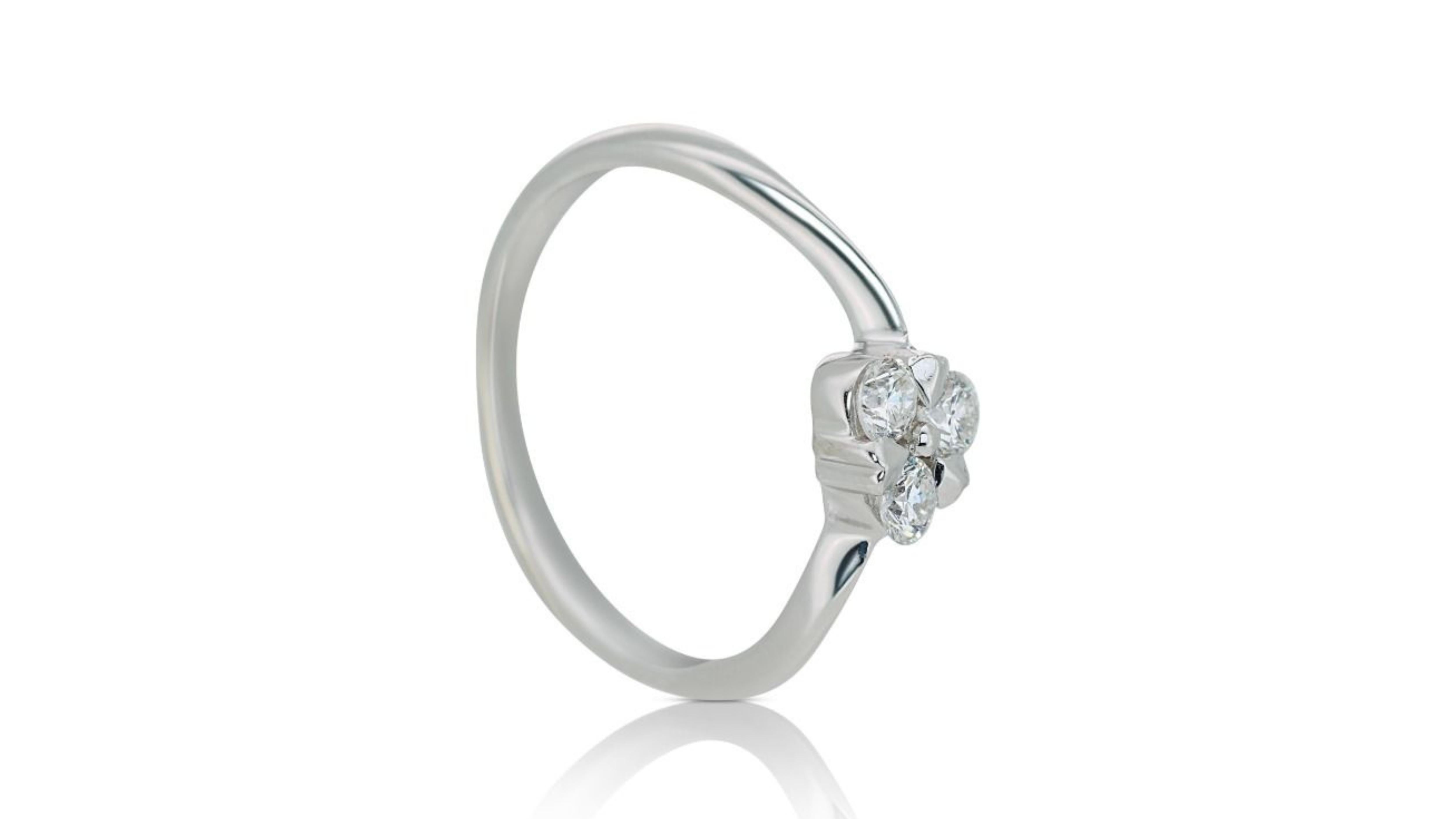 Elegant 18k White Gold .15ct. Round Brilliant Solitaire Diamond Ring In Excellent Condition For Sale In רמת גן, IL