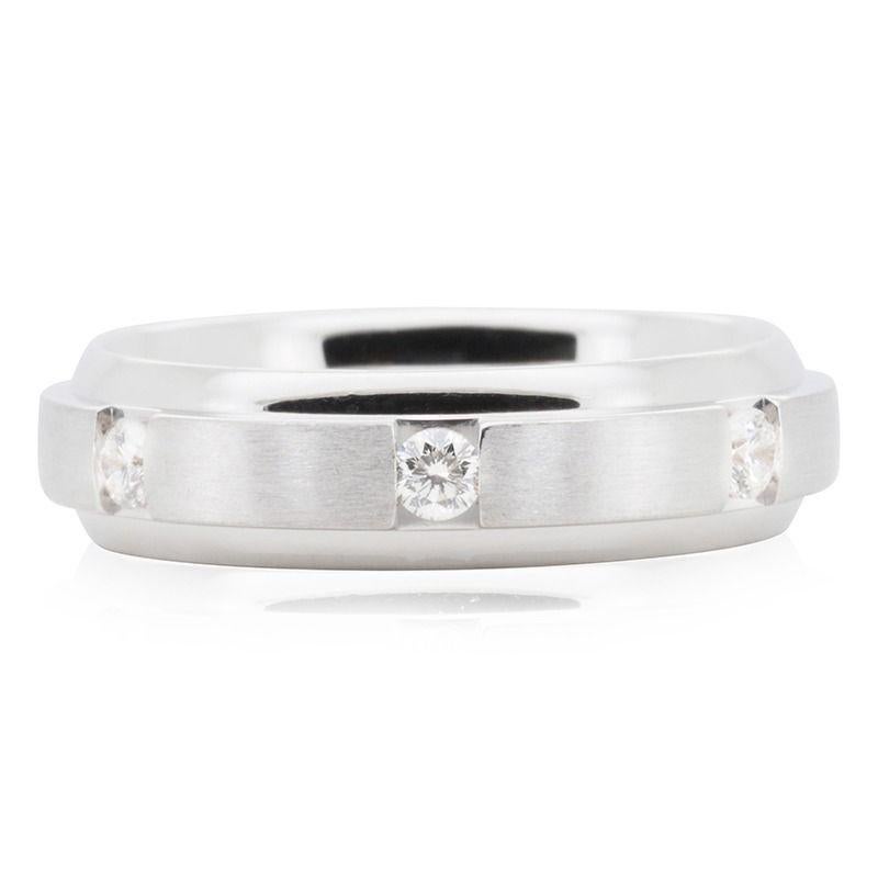 Women's Elegant  18K White Gold Band Ring with 0.25 ct Natural Diamonds For Sale