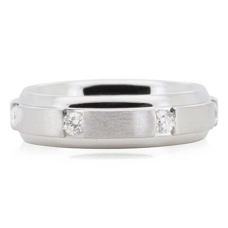 Elegant  18K White Gold Band Ring with 0.25 ct Natural Diamonds For Sale 1
