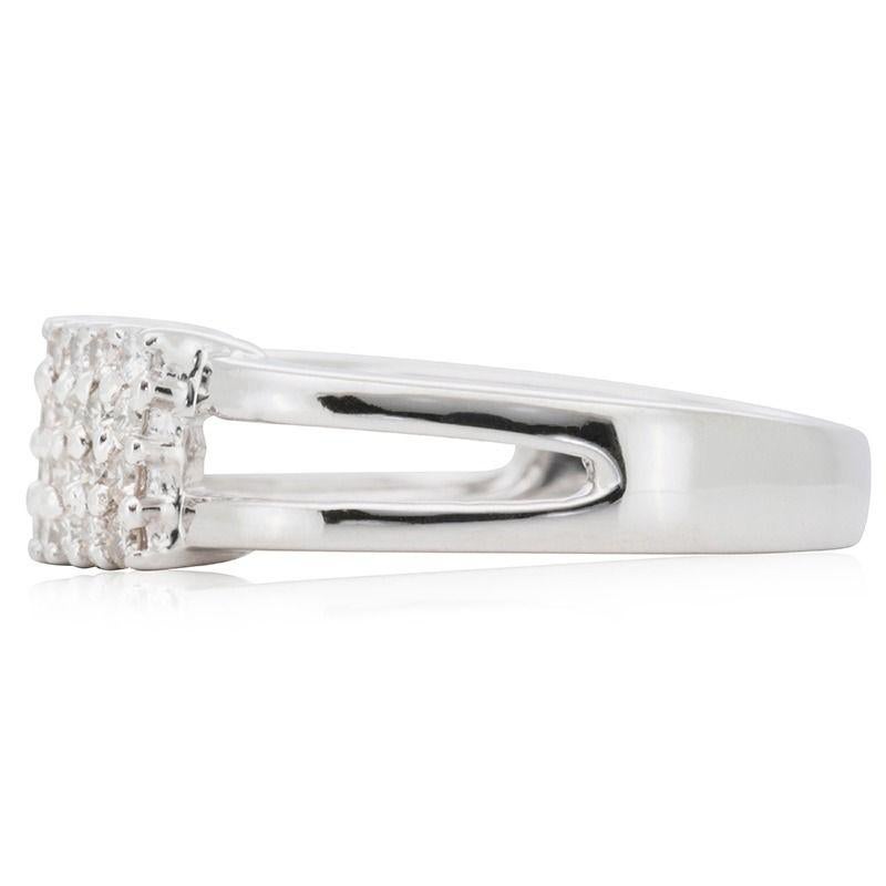 Women's Elegant 18k White Gold Band Ring with 0.40 ct Natural Diamonds For Sale